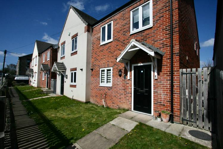 3 bedroom semi-detached house