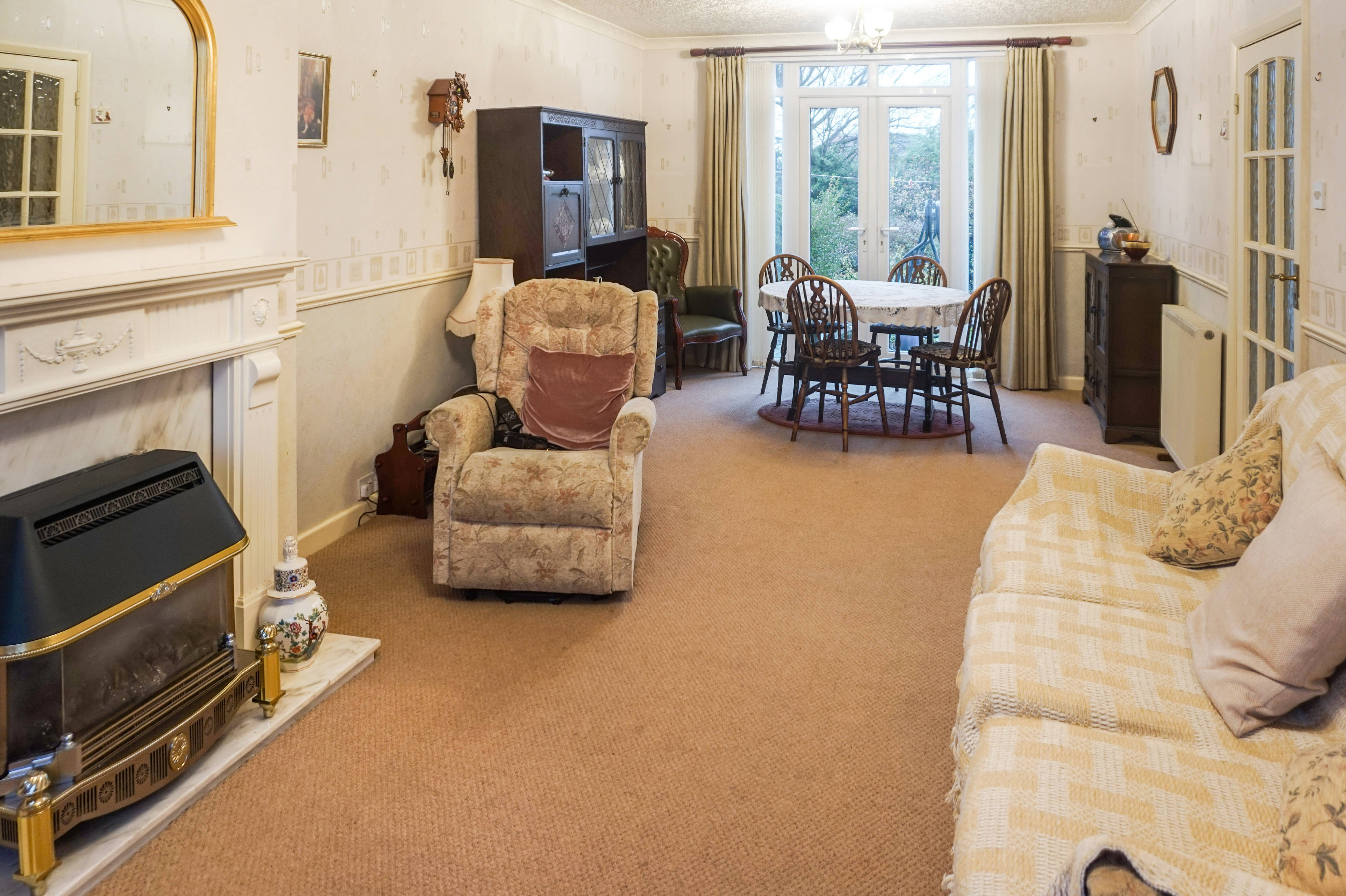 Lounge/Dining Room
