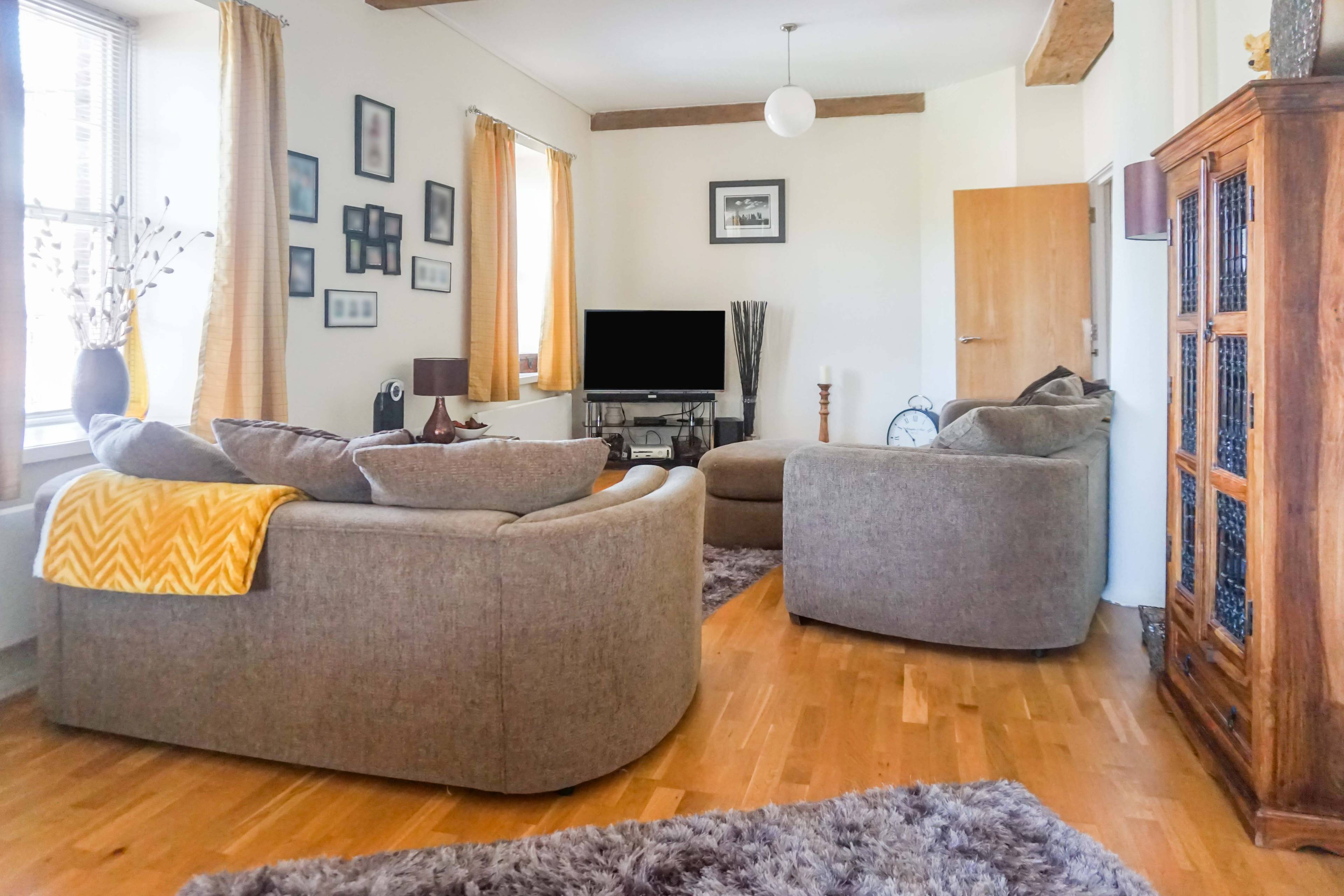 Lounge / Kitchen