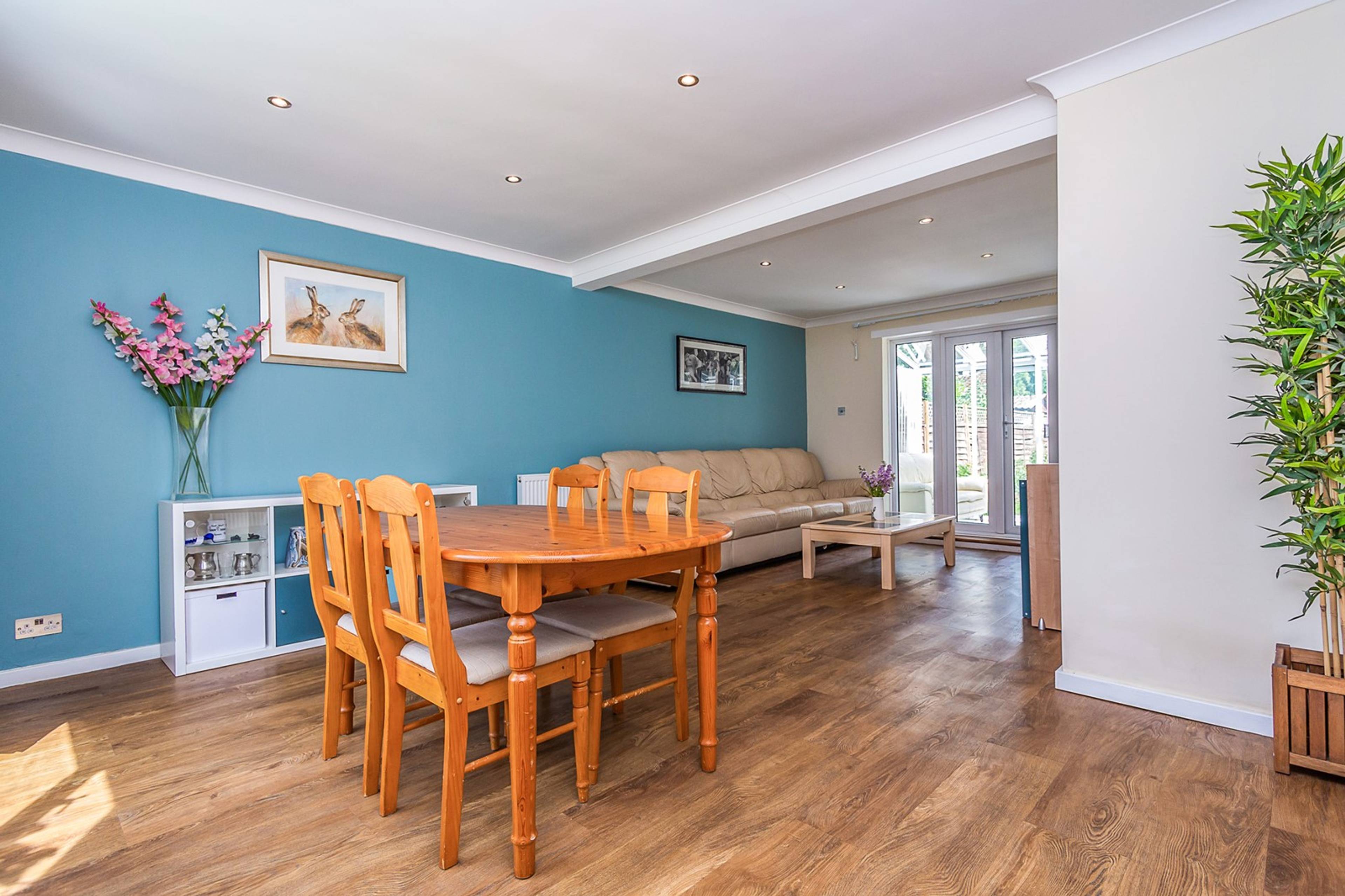 Lounge/Dining Room