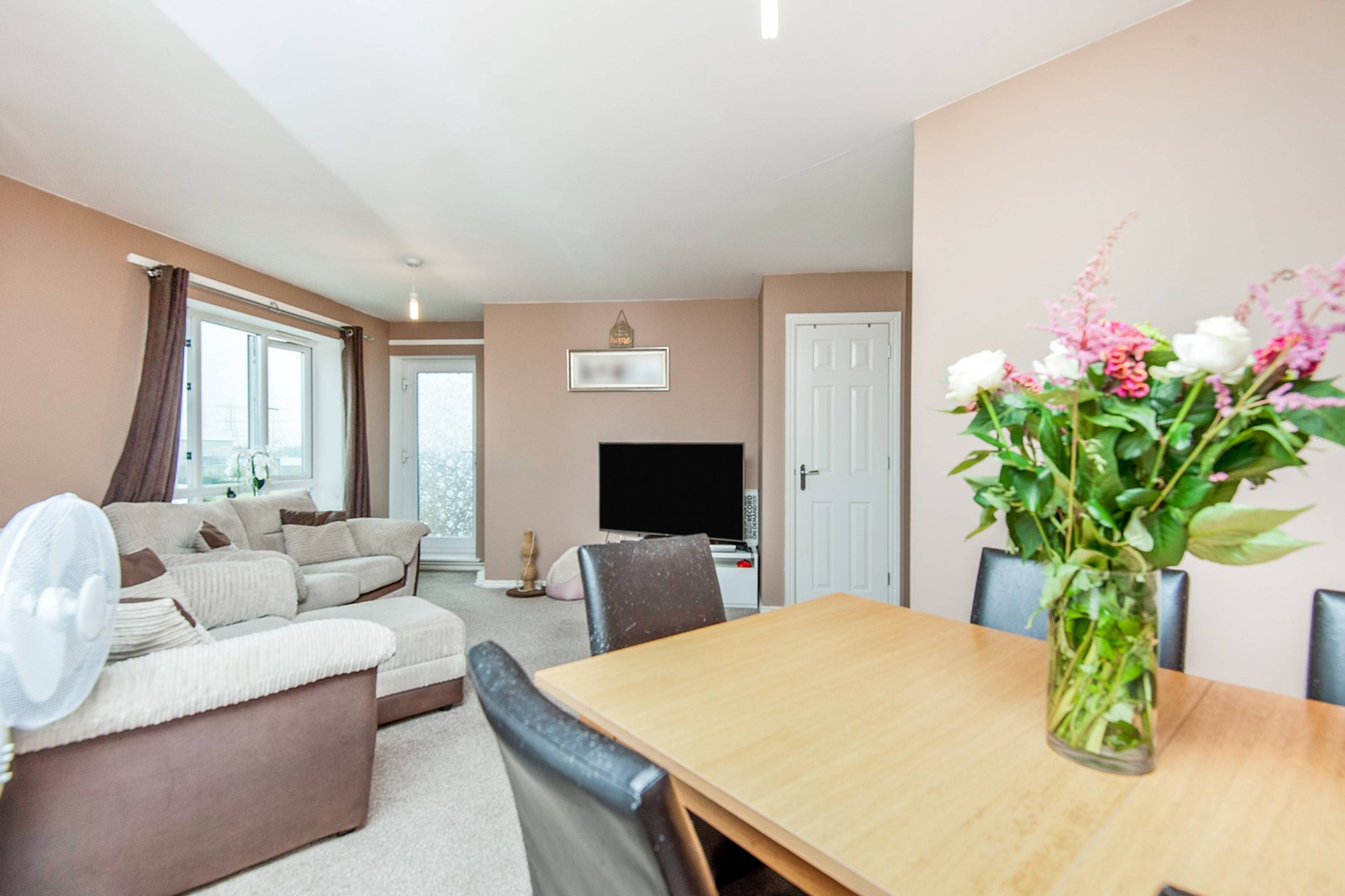 Lounge/Dining Room