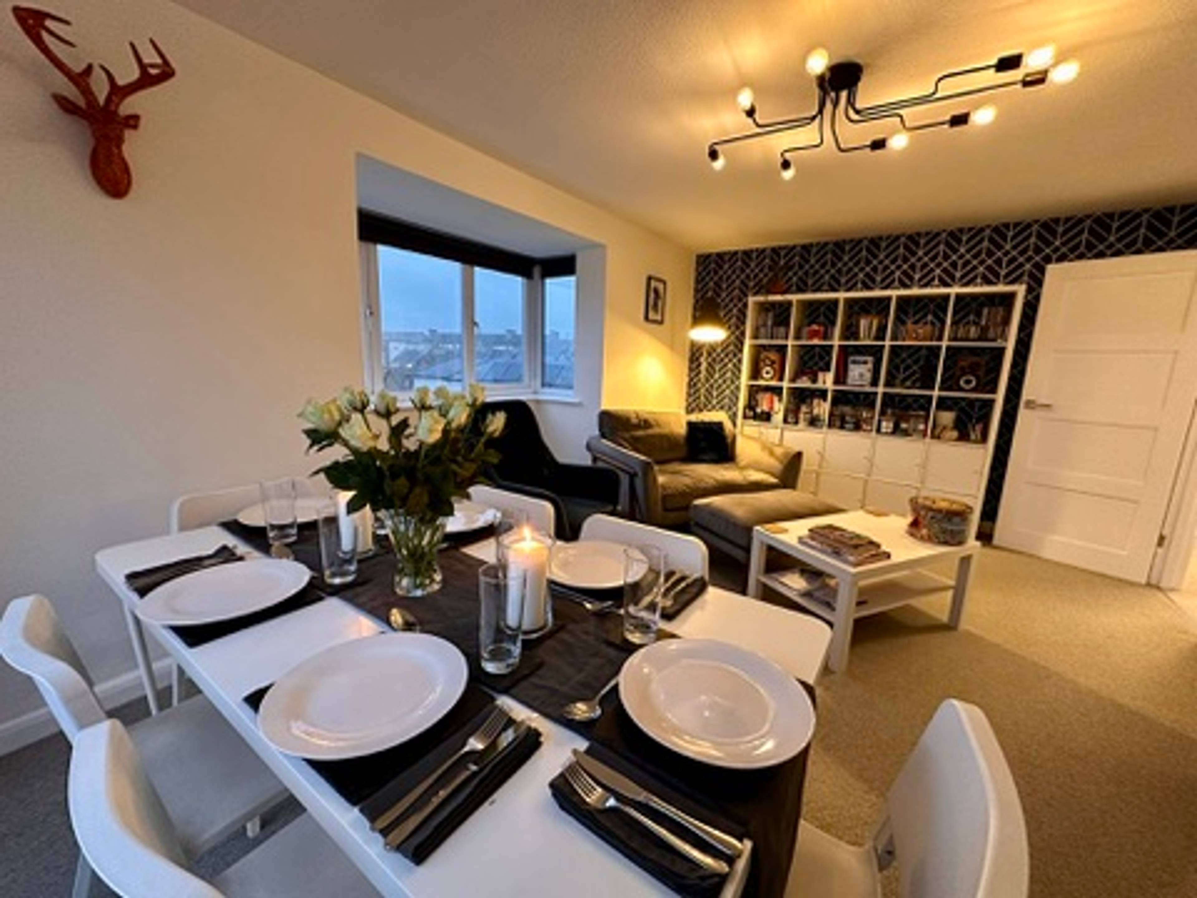 Lounge/Dining Room