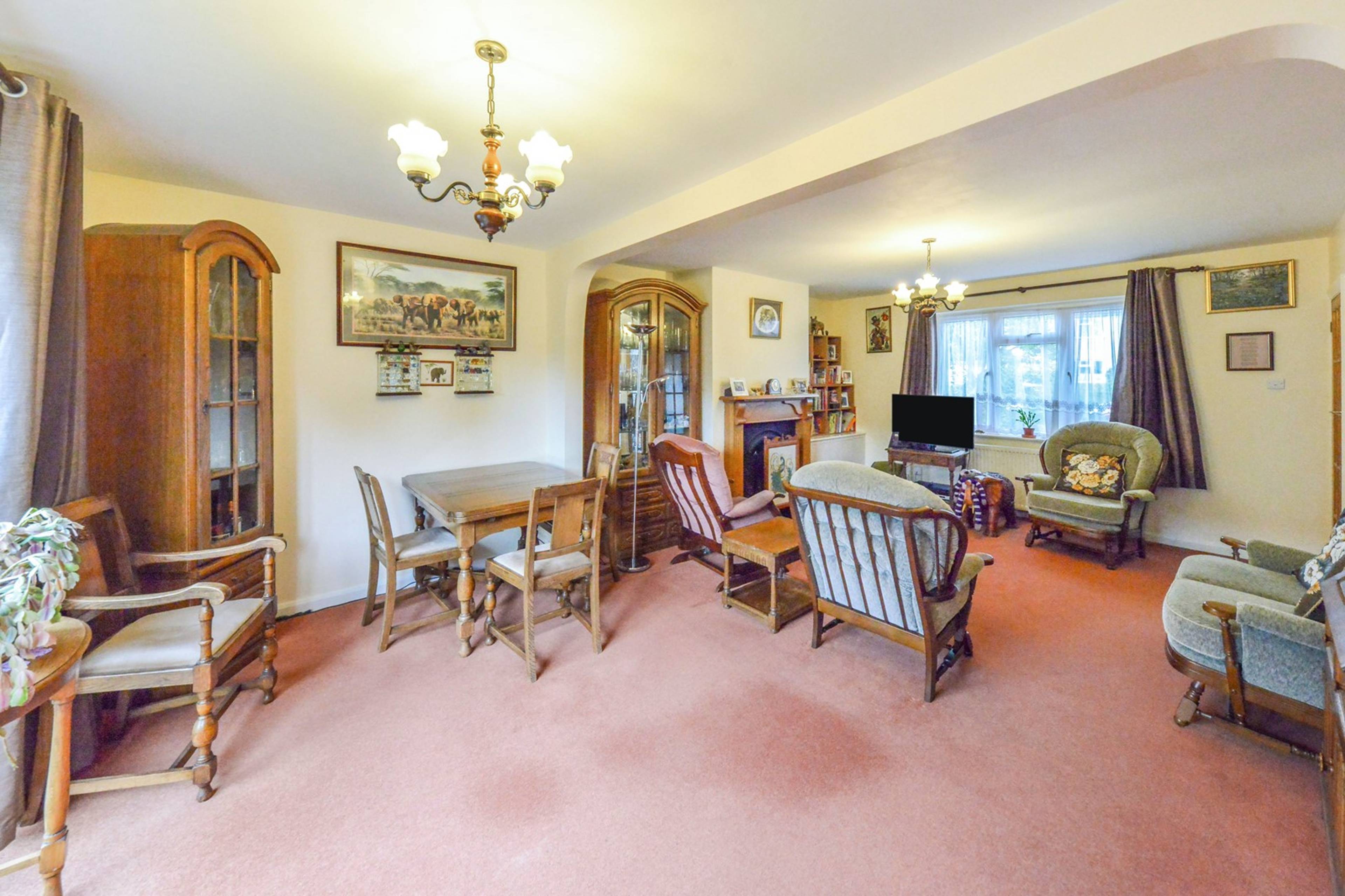 Lounge/Dining Room
