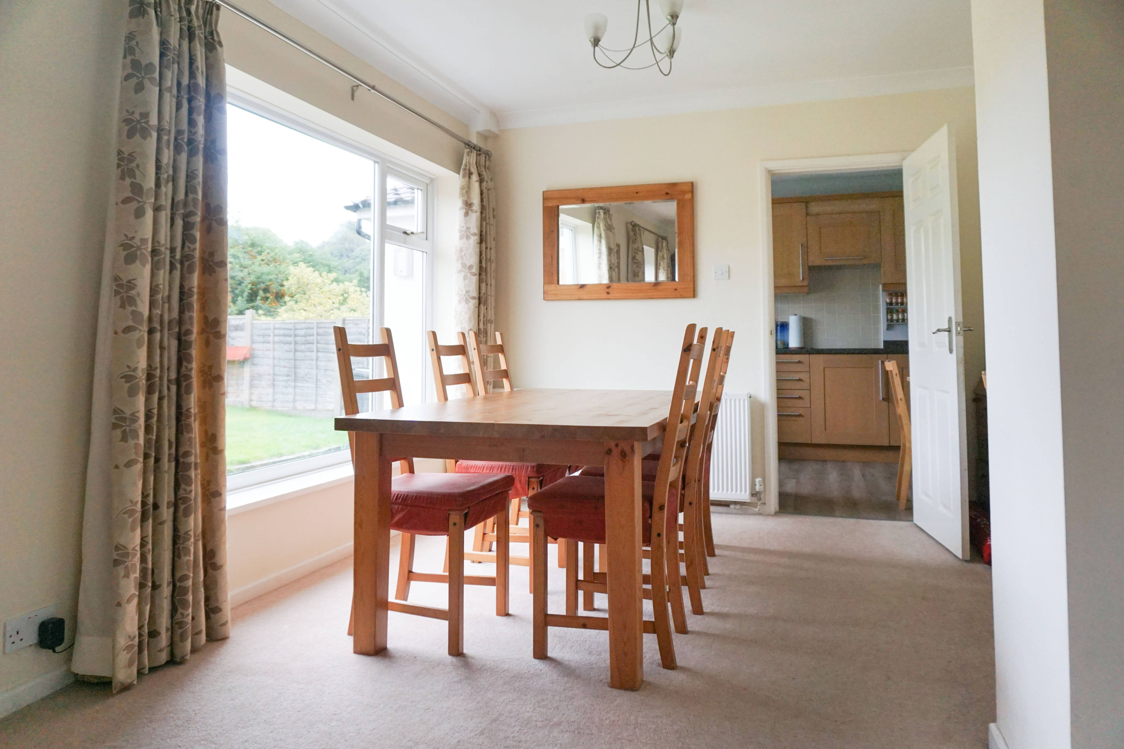 Lounge/Dining Room