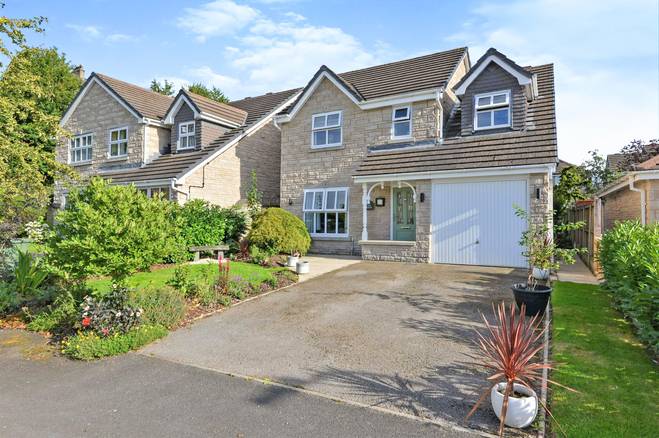 4 bedroom detached house for sale in Laurel Gardens, Kendal, LA9 6FE