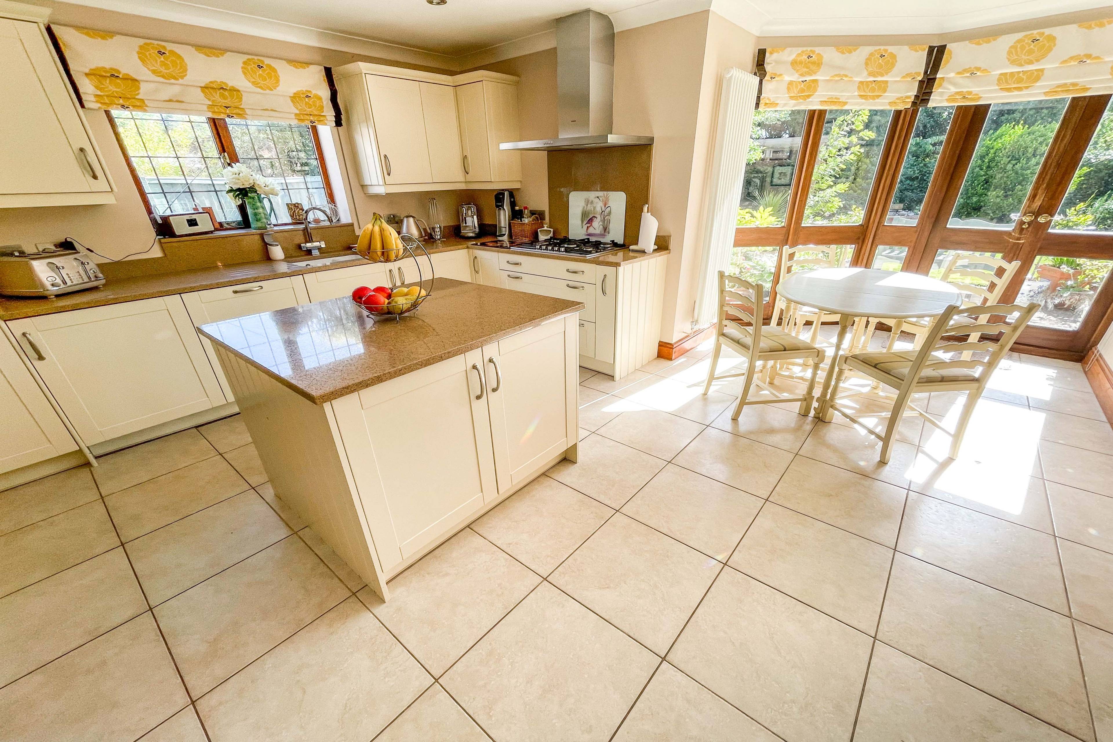 Kitchen/Breakfast