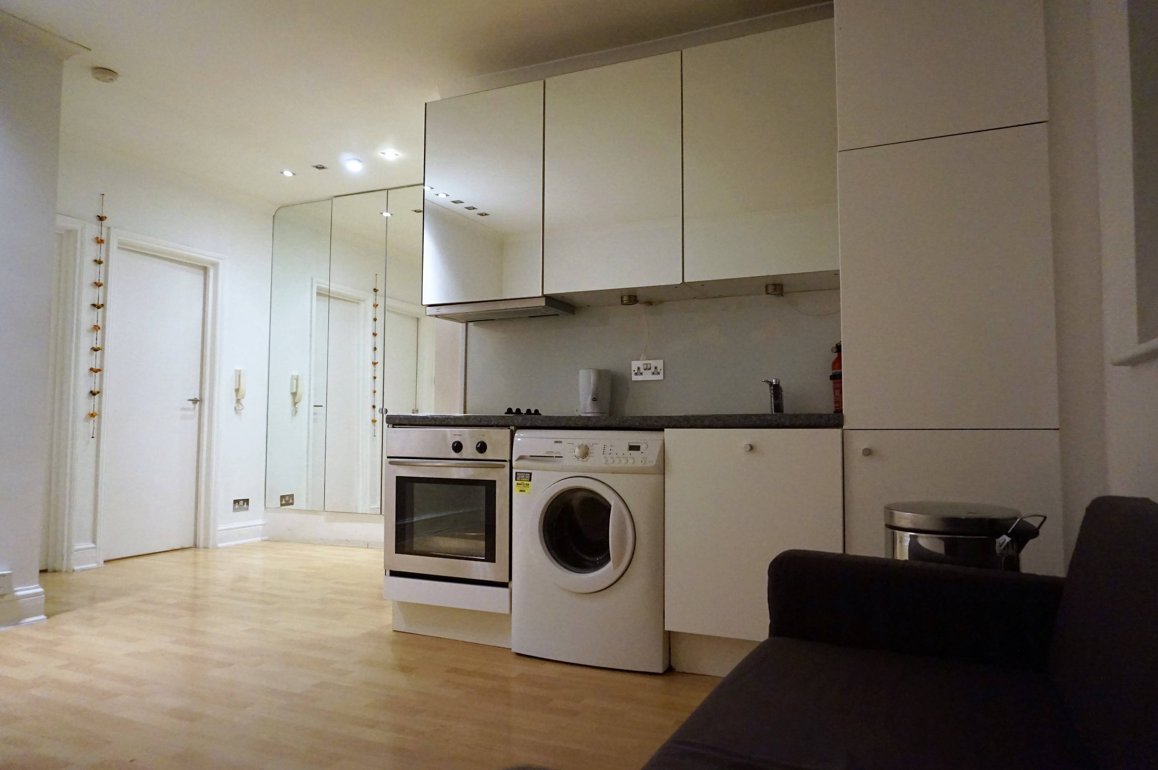Lounge / Kitchen