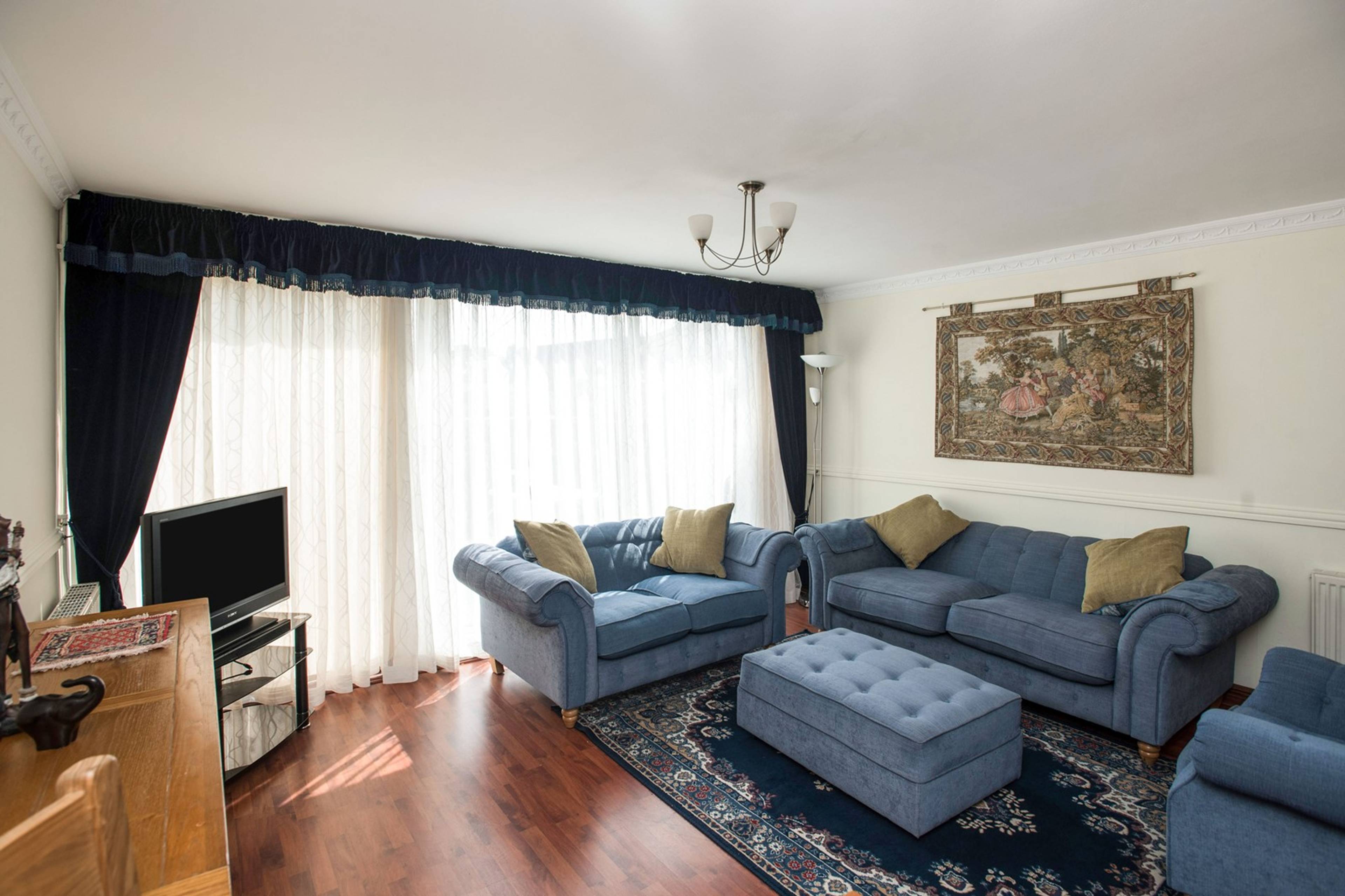 Lounge/Dining Room