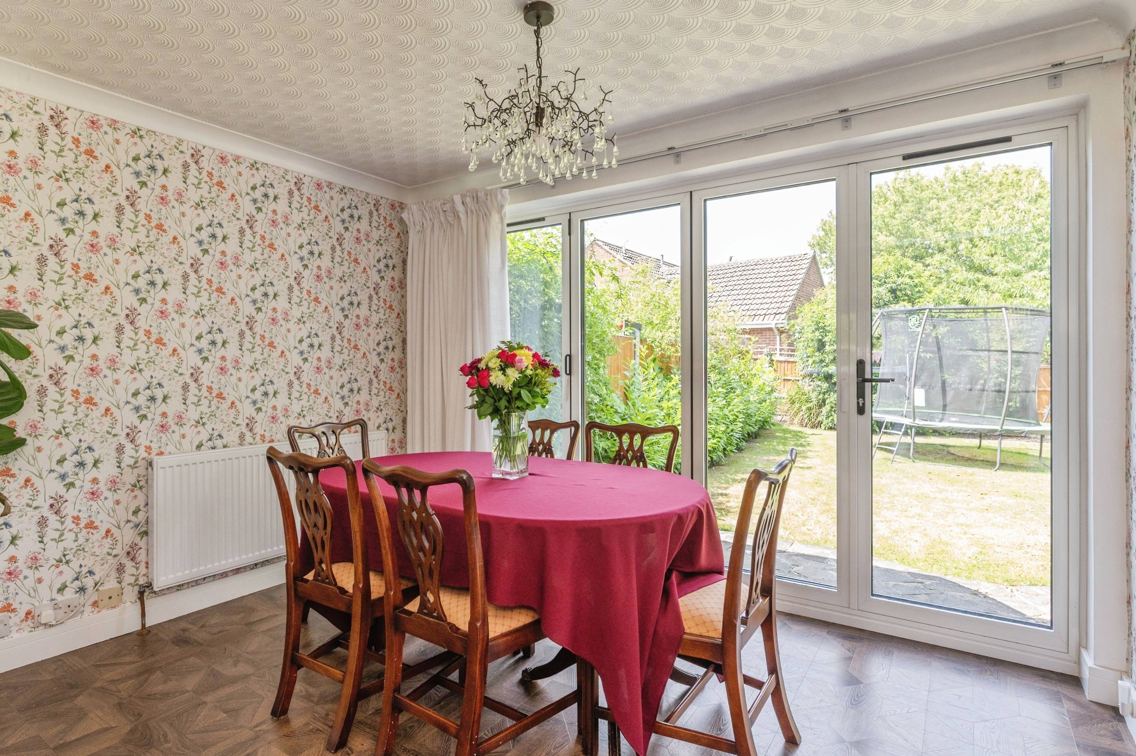 Lounge/Dining Room
