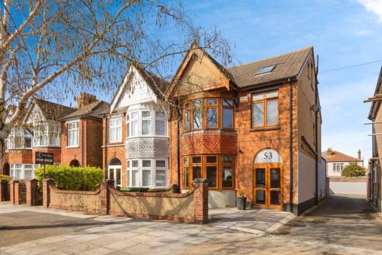 5 bedroom semi-detached house