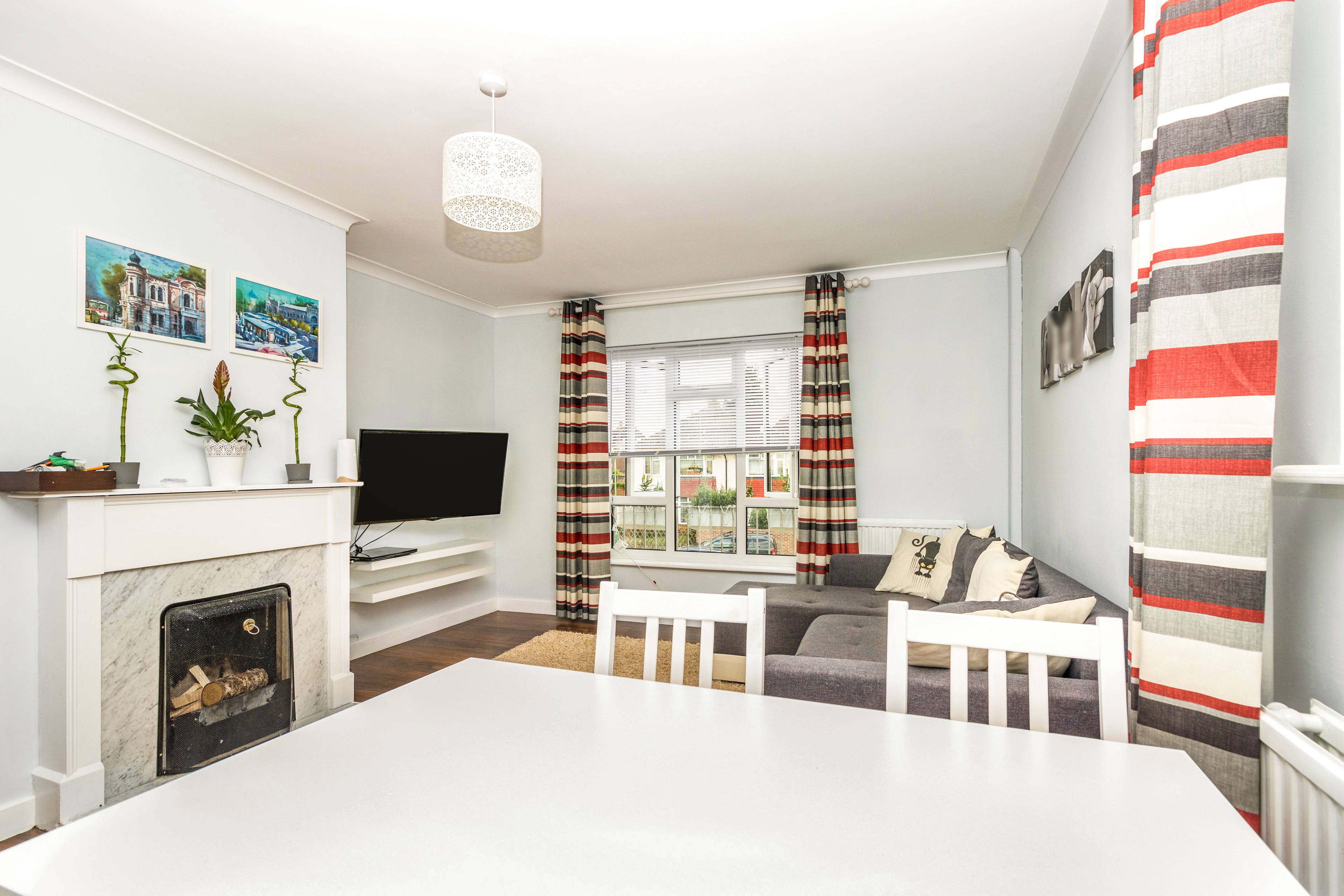 Lounge/Dining Room