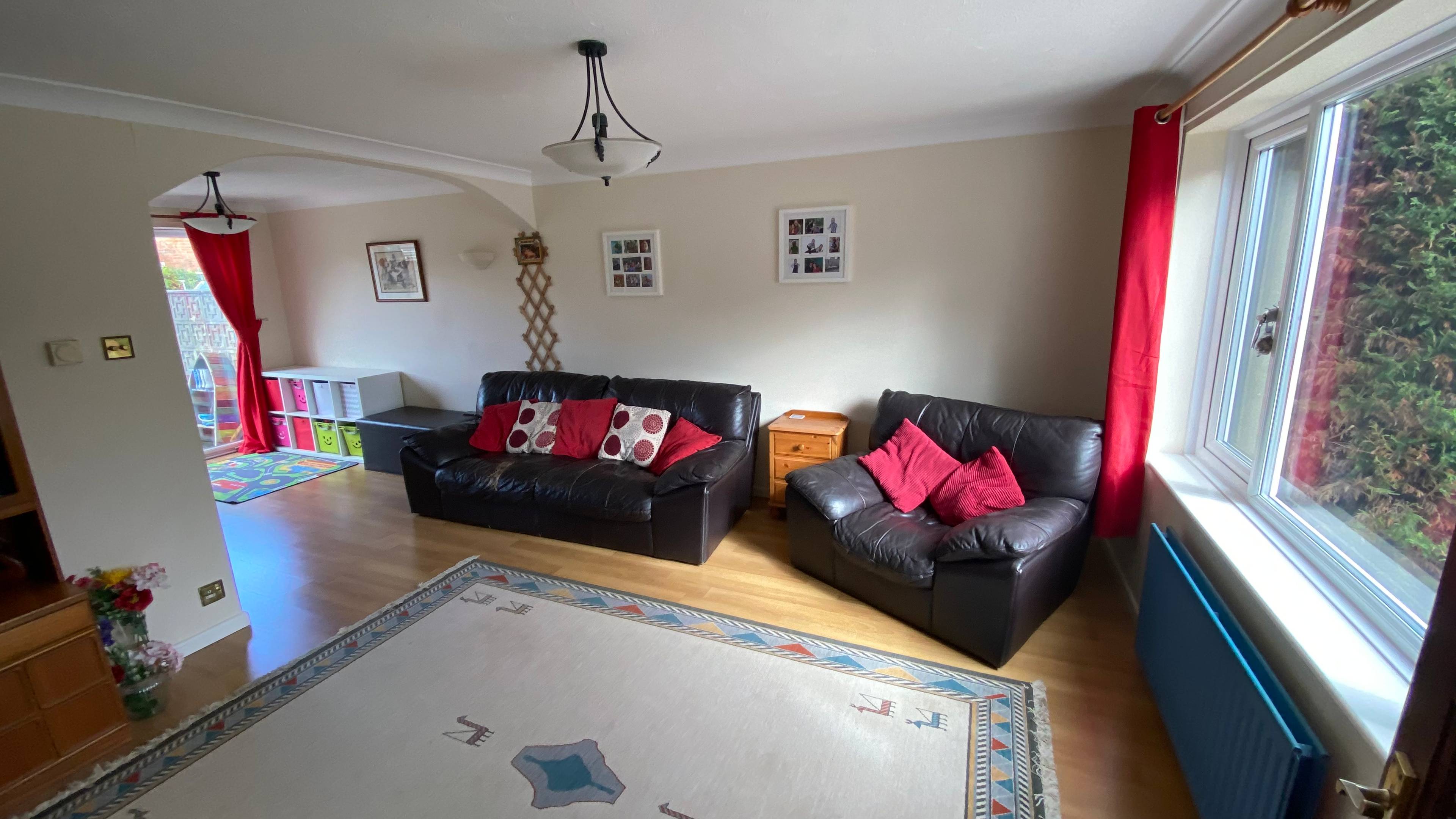 Lounge/Dining Room