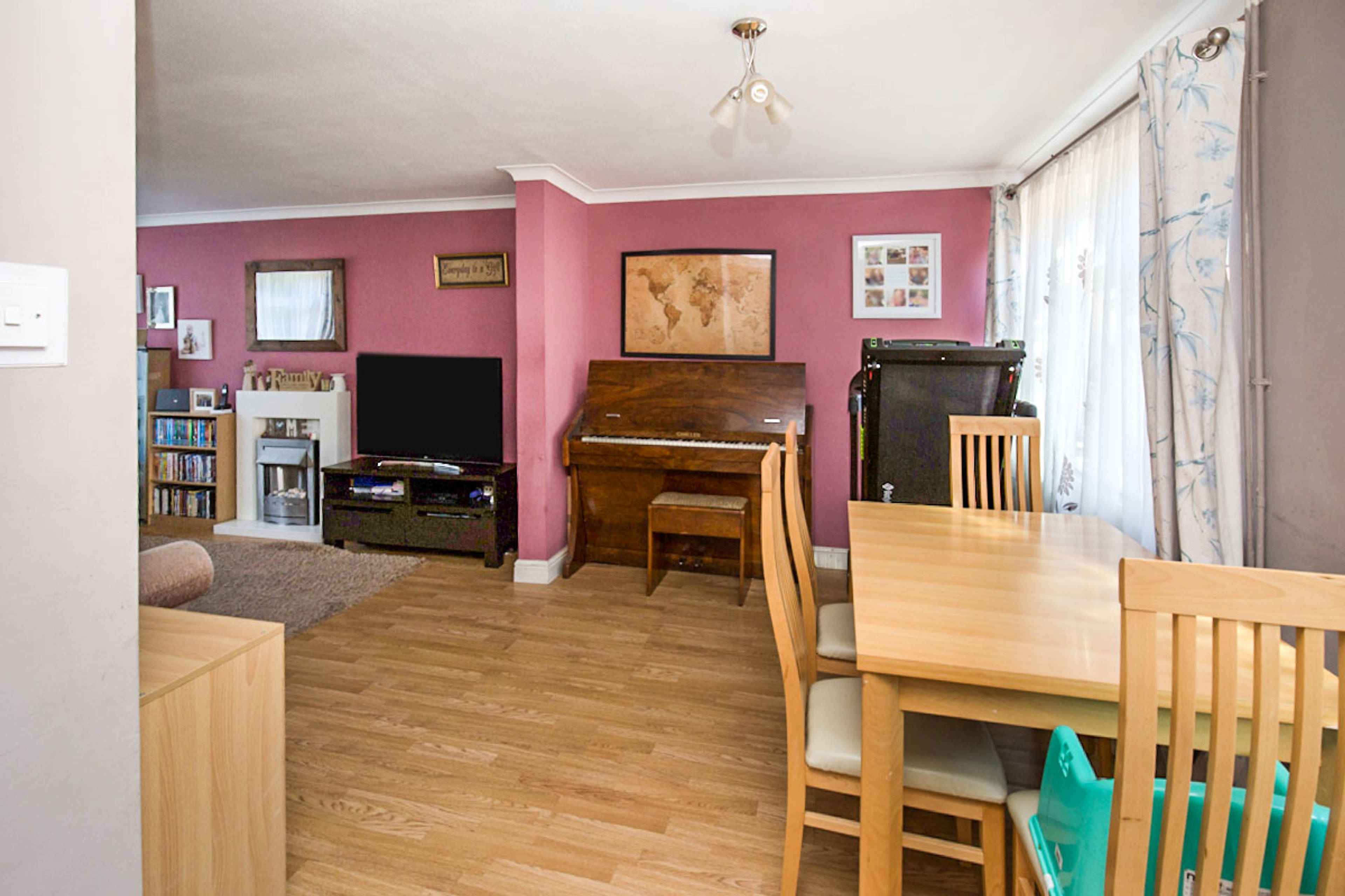 Lounge/Dining Room