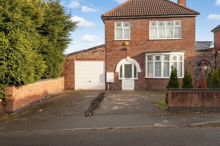 3 bedroom detached house