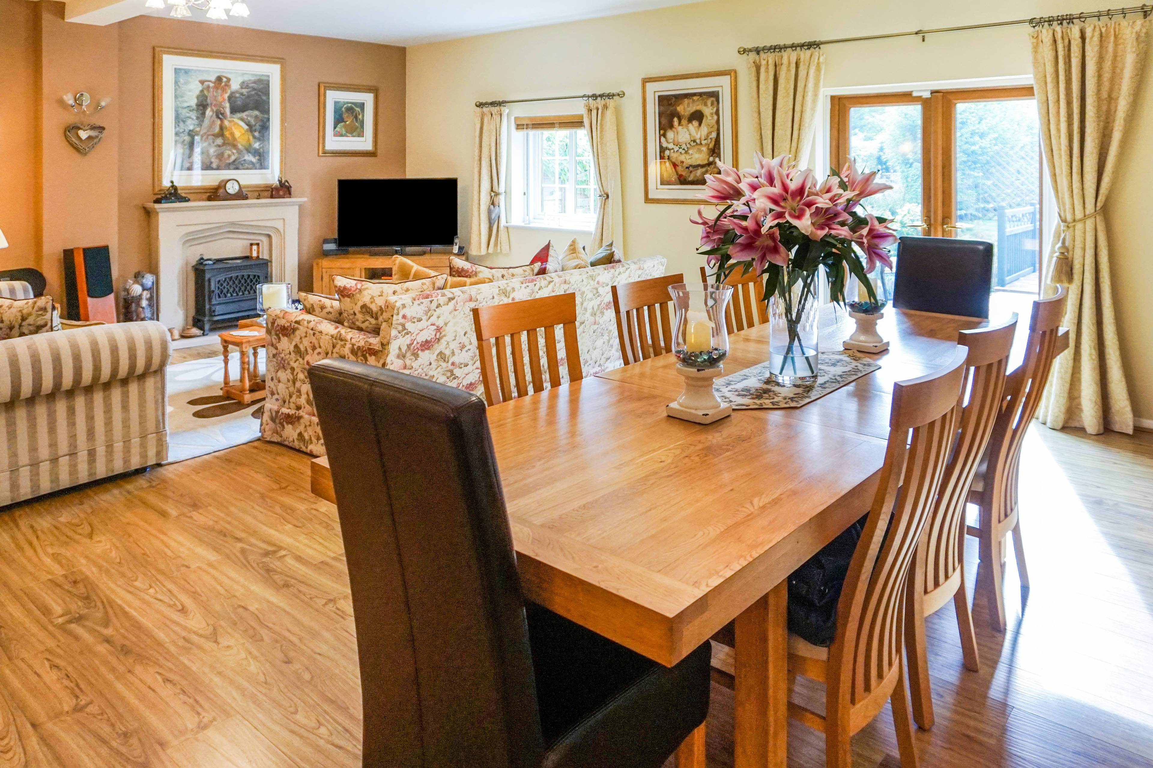 Lounge/Dining Room