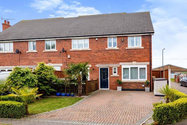 4 bedroom semi-detached house