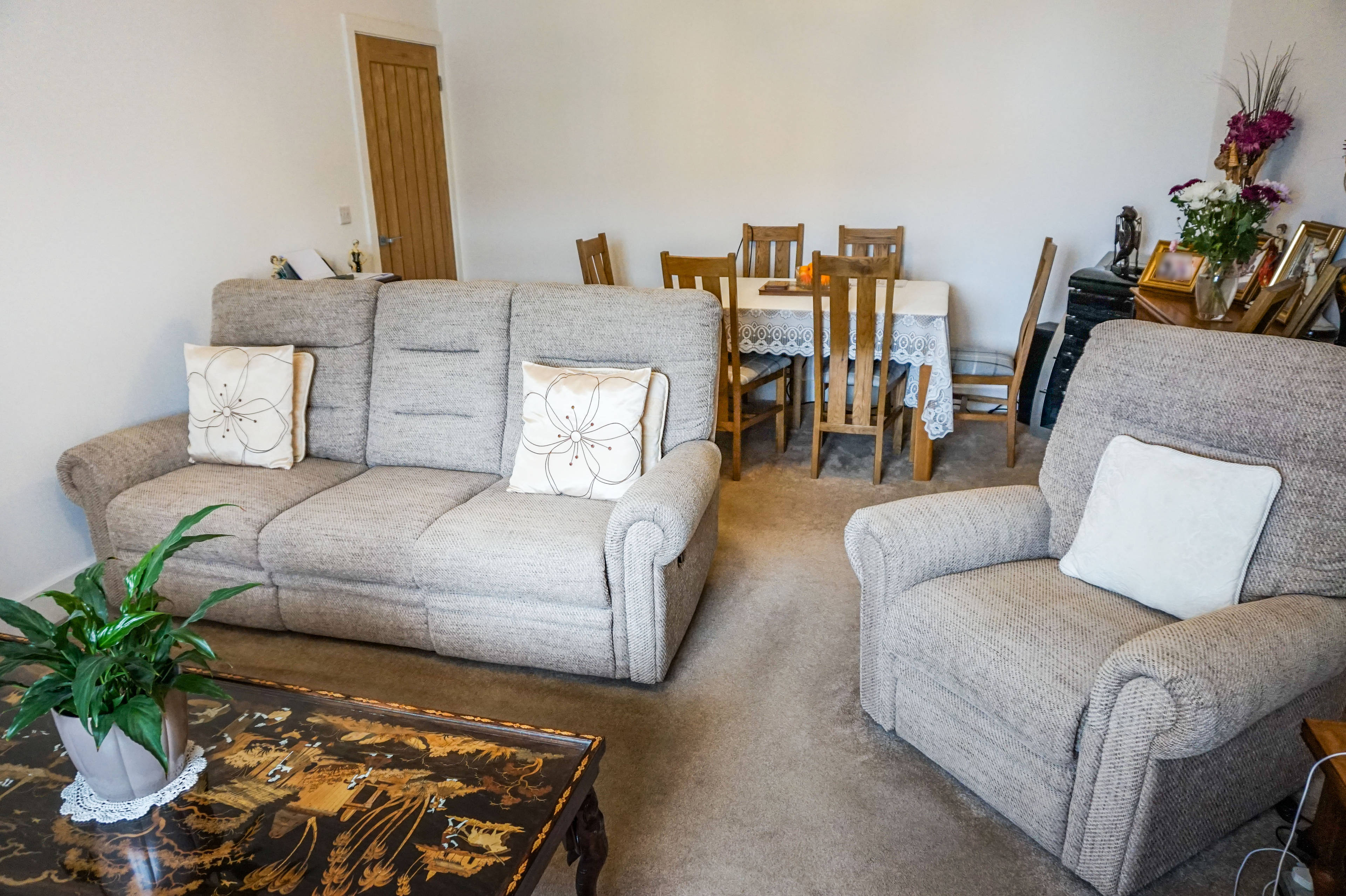 Lounge/Dining Room