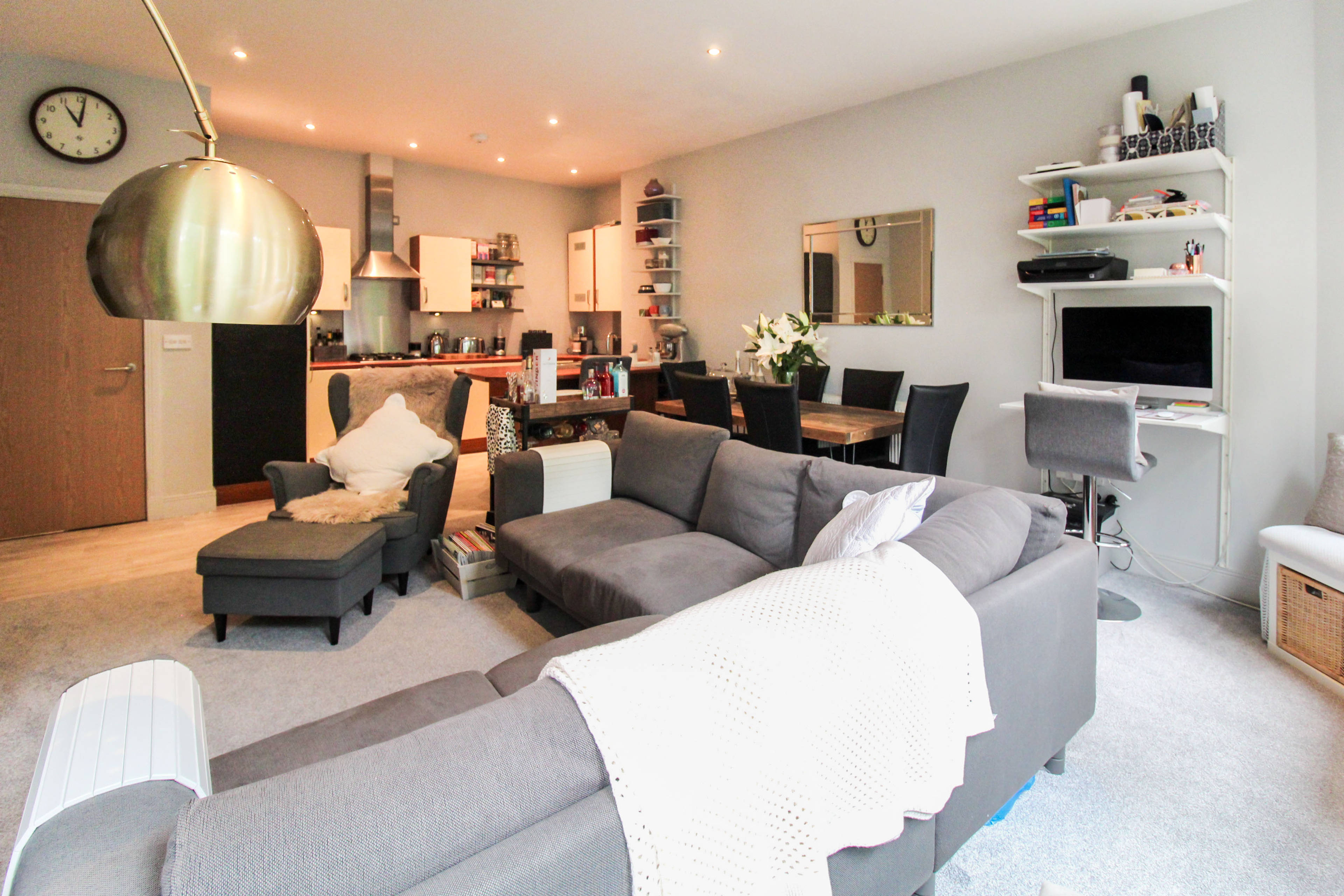 Lounge / Kitchen