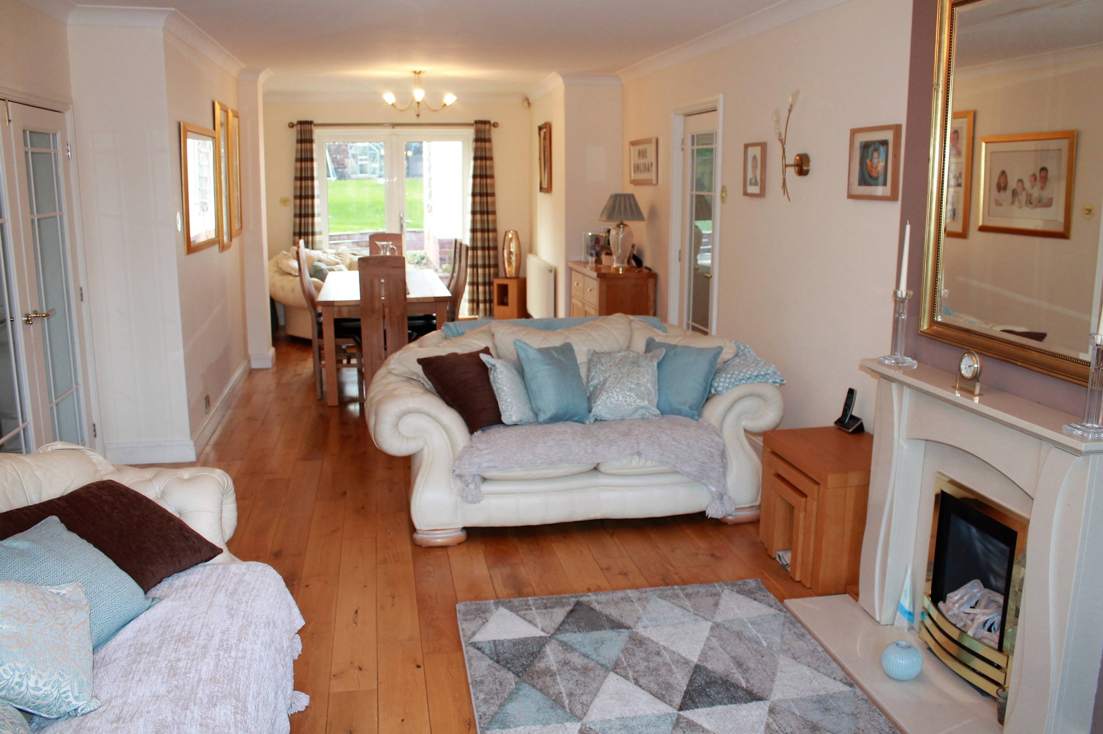 Lounge/Dining Room