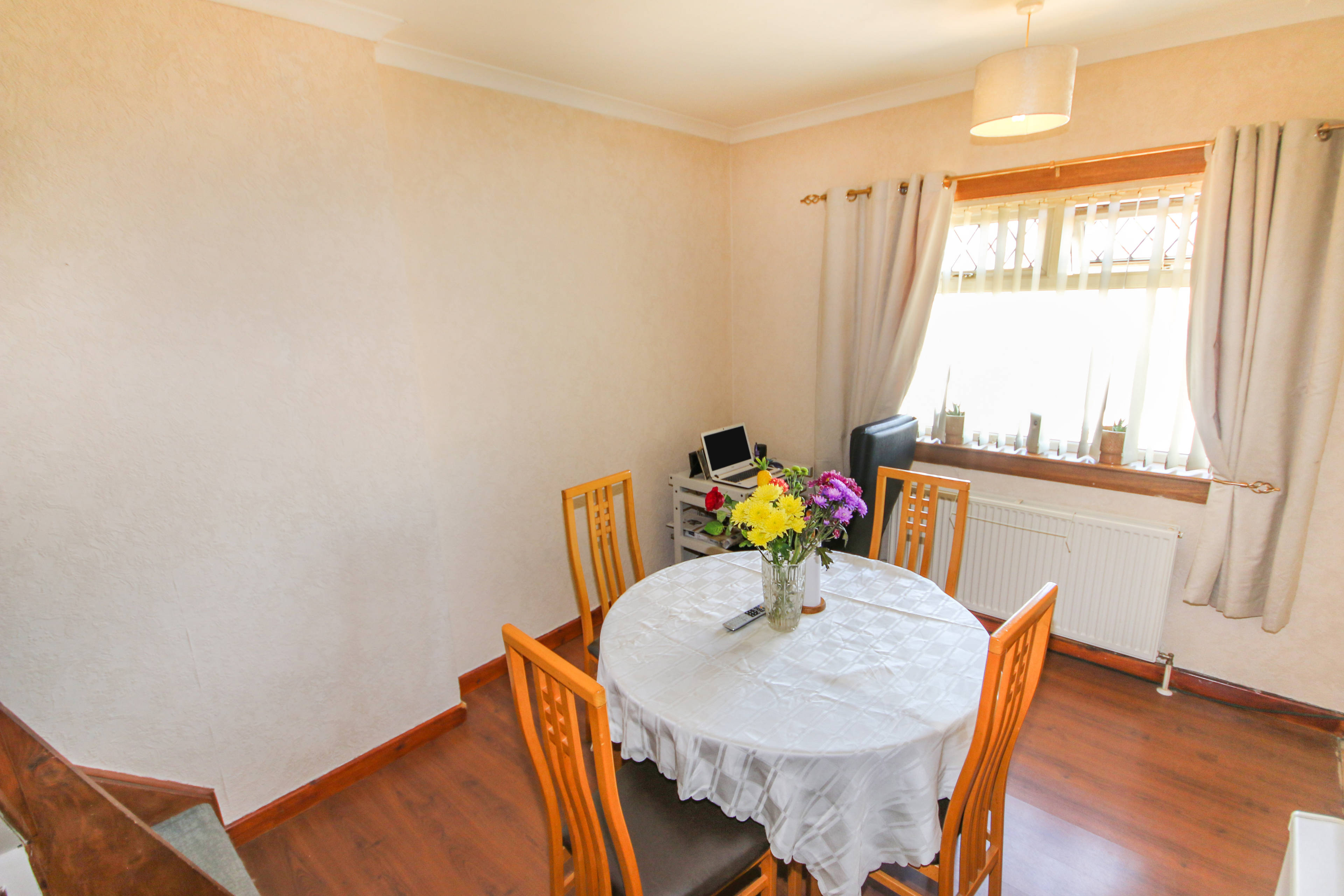 Bed 3 / Dining Room