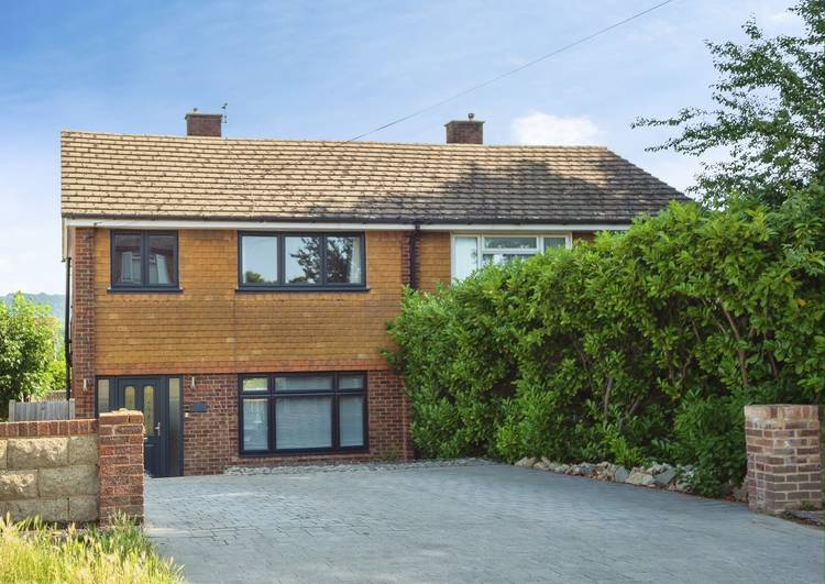 3 bedroom semi-detached house
