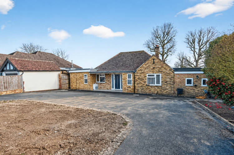 4 bedroom detached bungalow