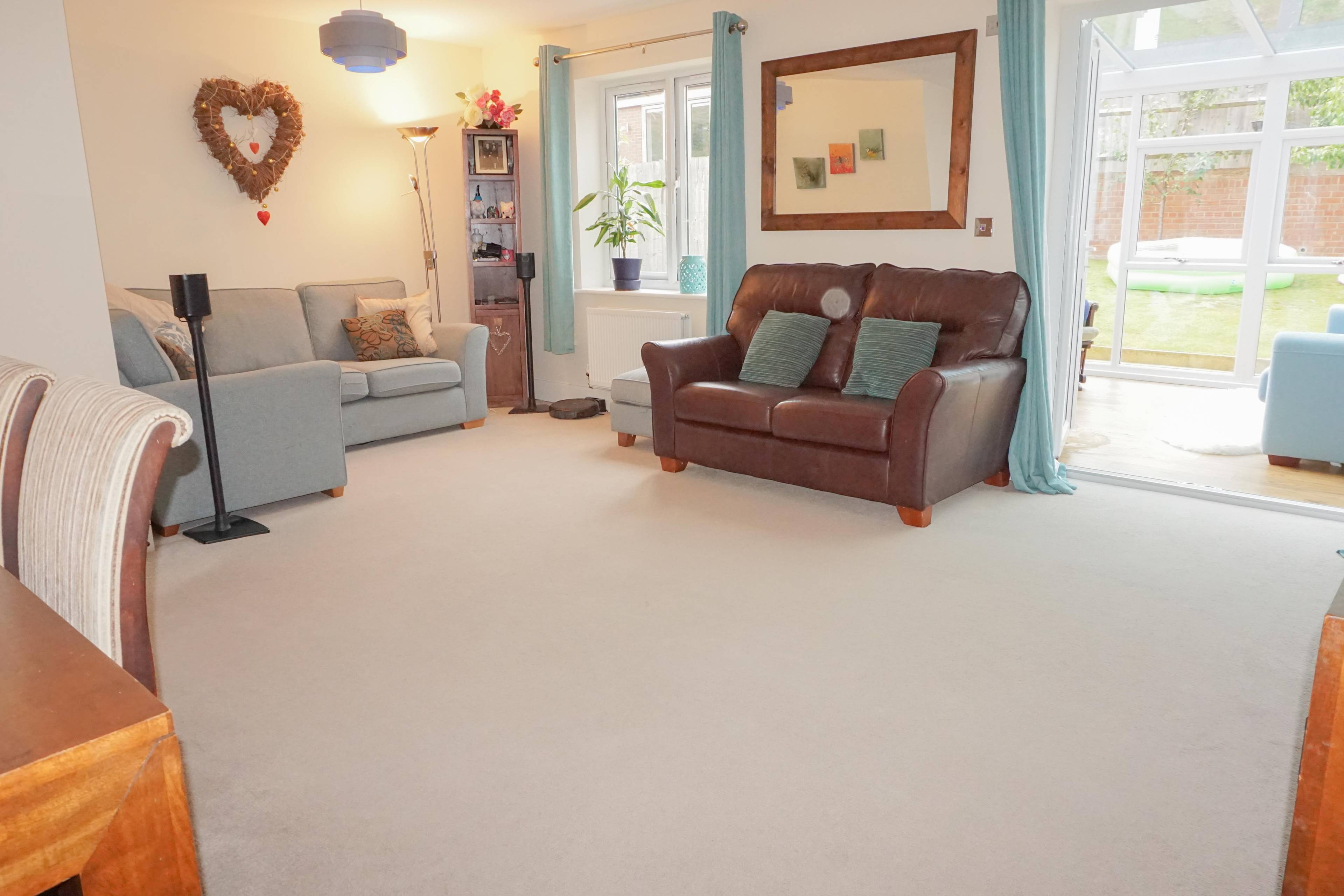 Lounge/Dining Room