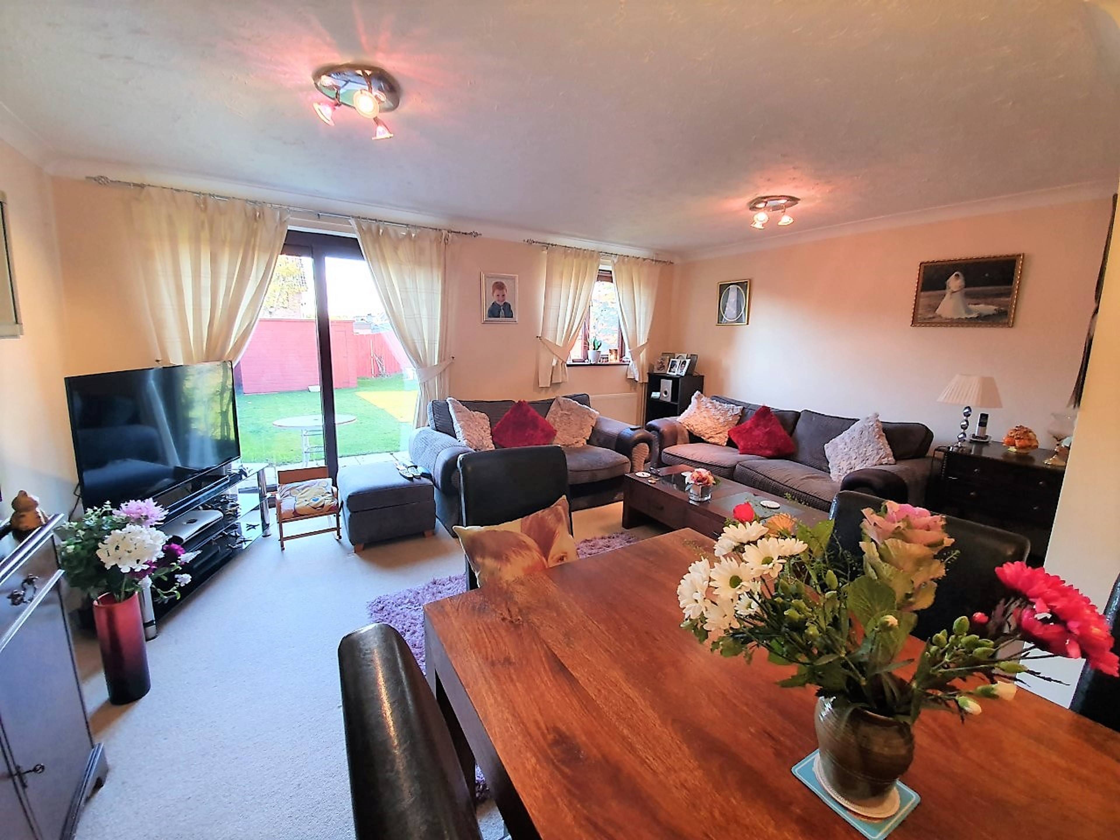 Lounge/Dining Room