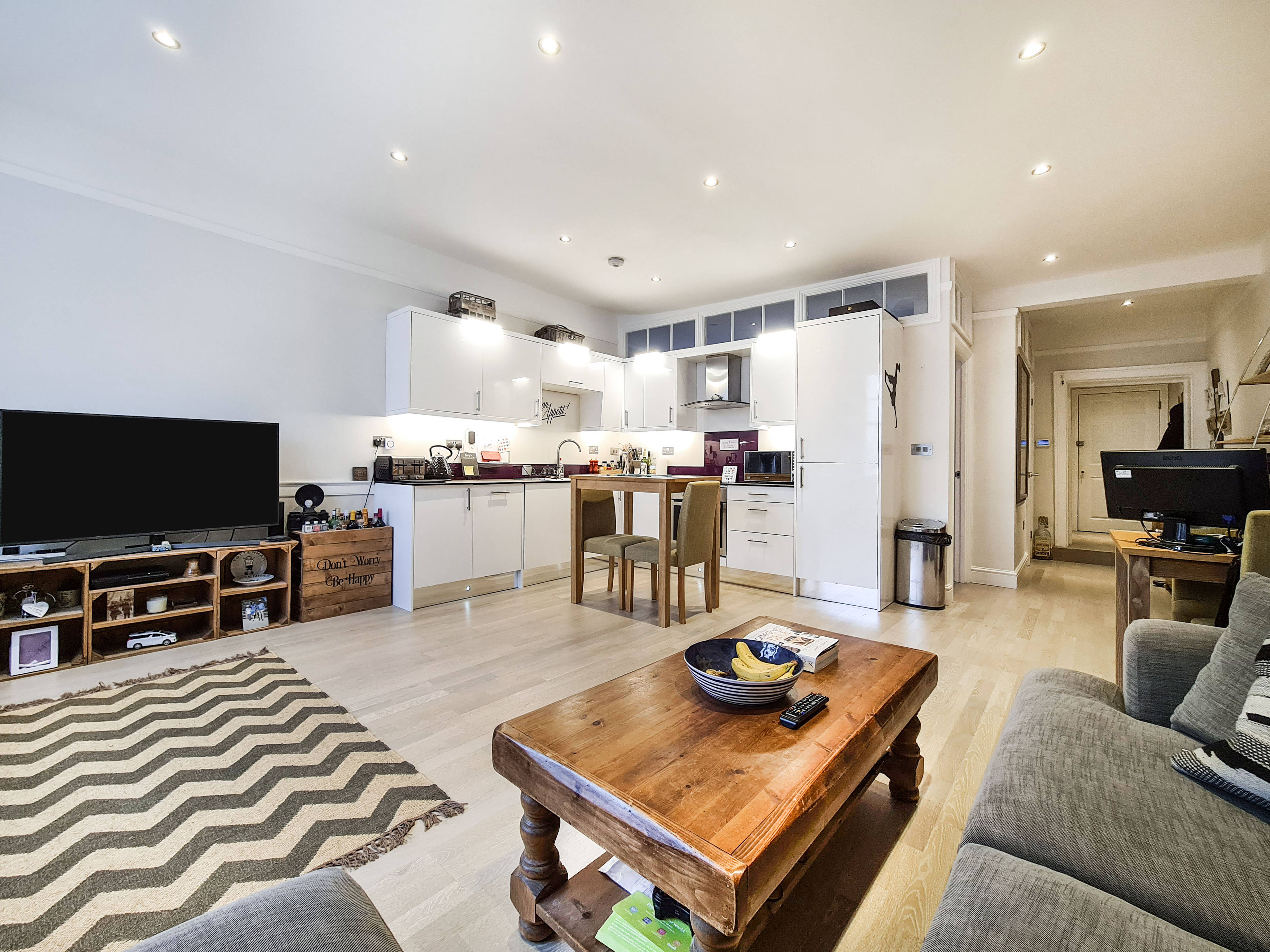 Lounge / Kitchen