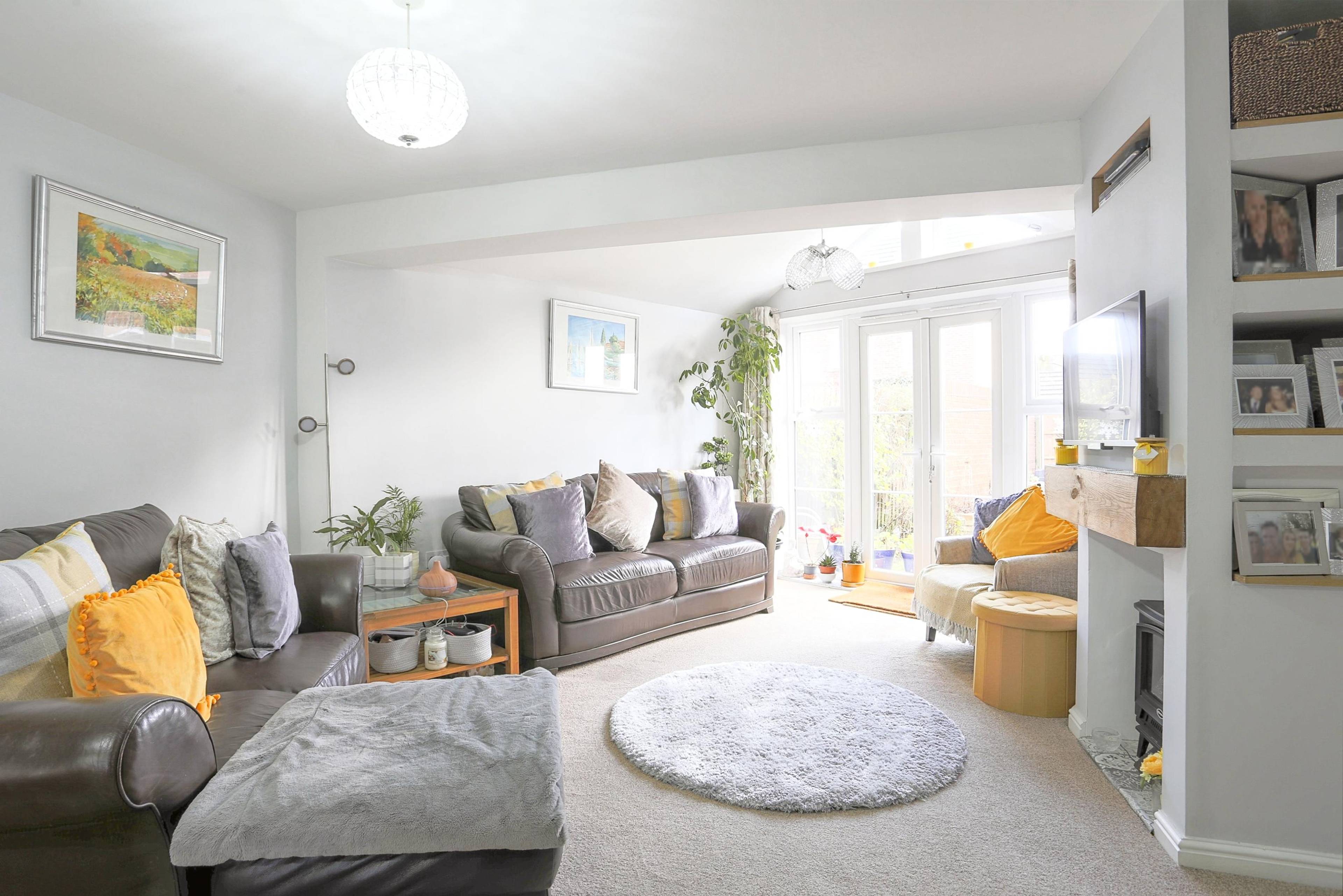 Lounge/Dining Room