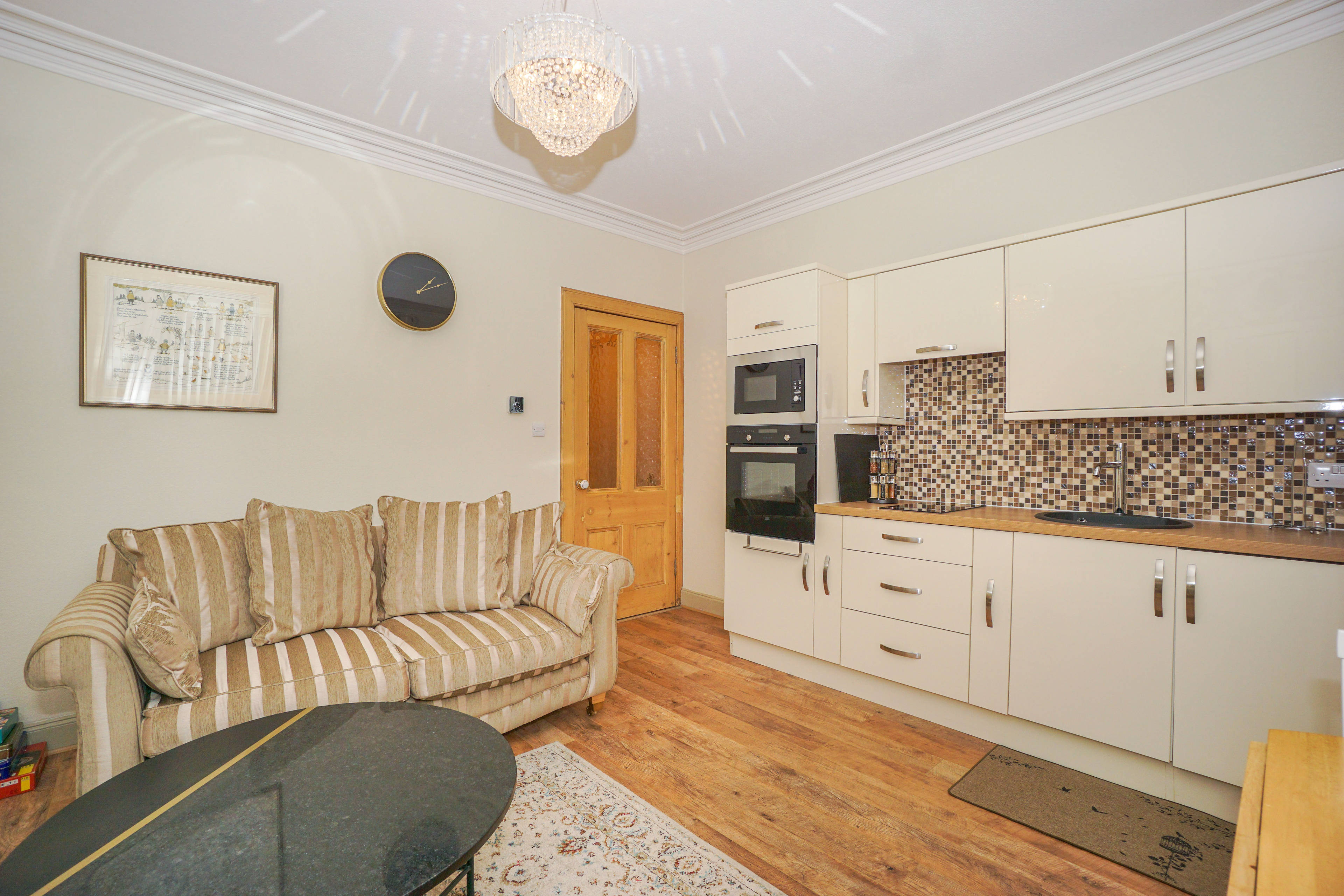 Lounge / Kitchen