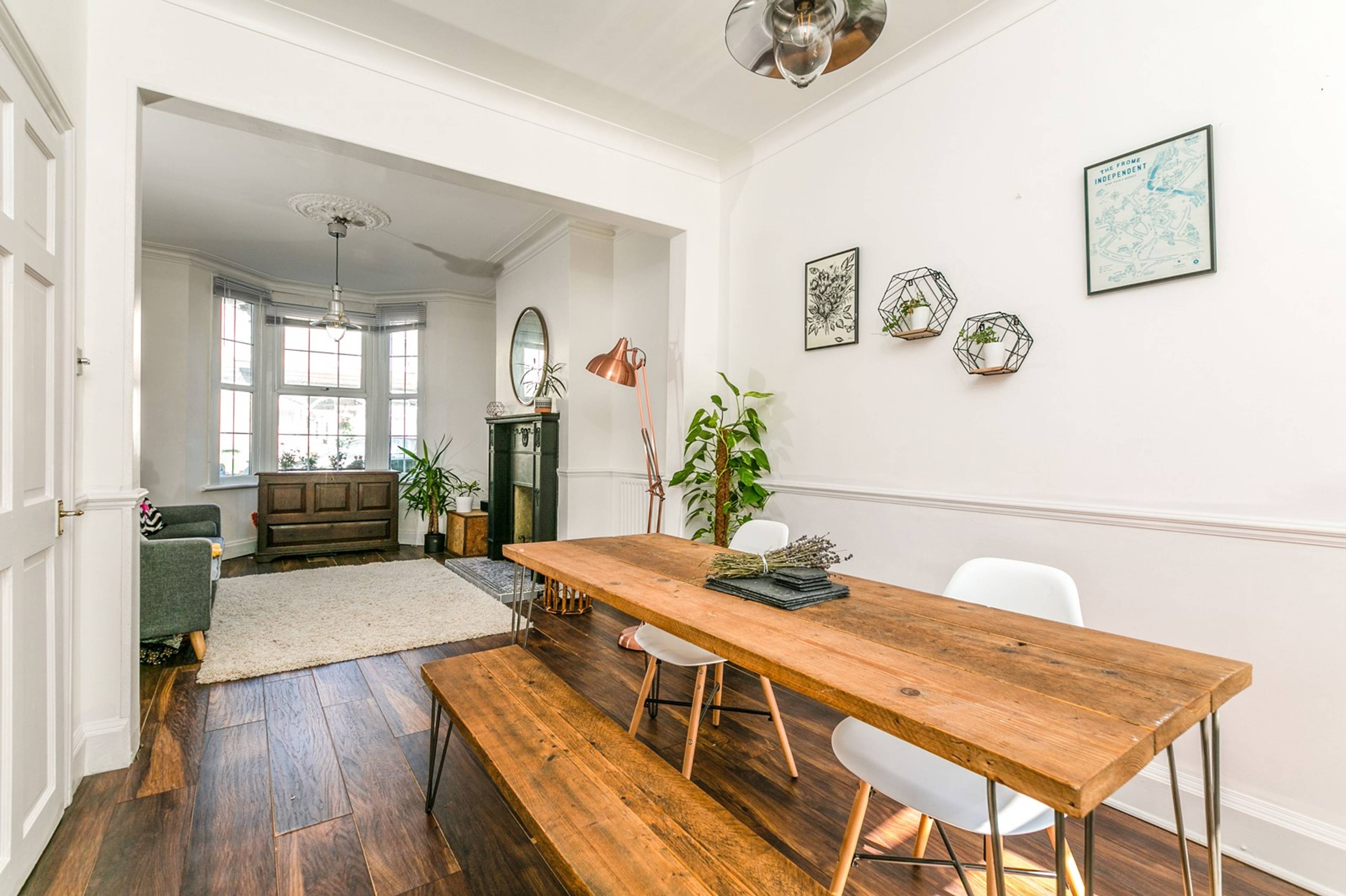 Lounge/Dining Room