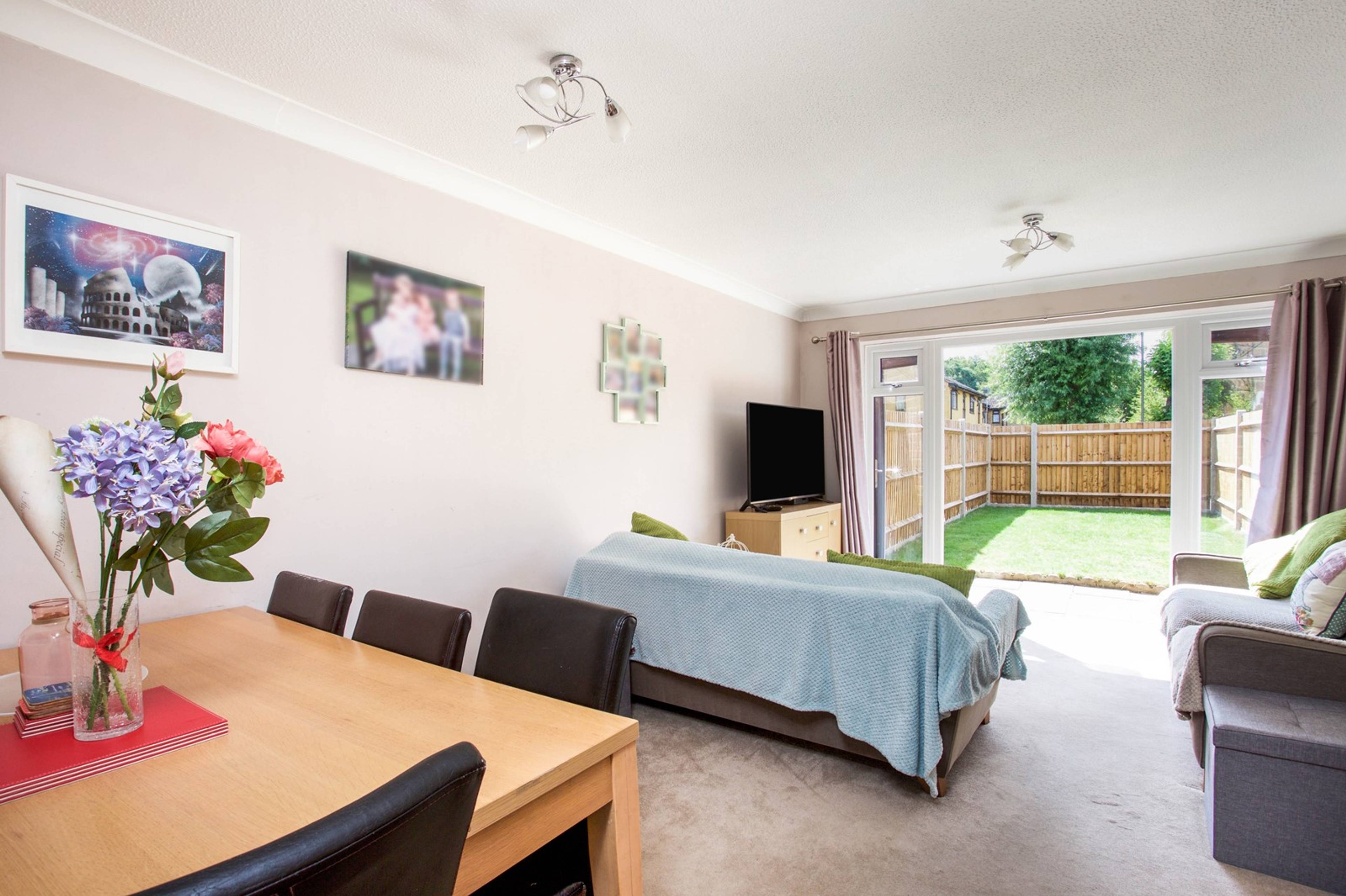 Lounge/Dining Room