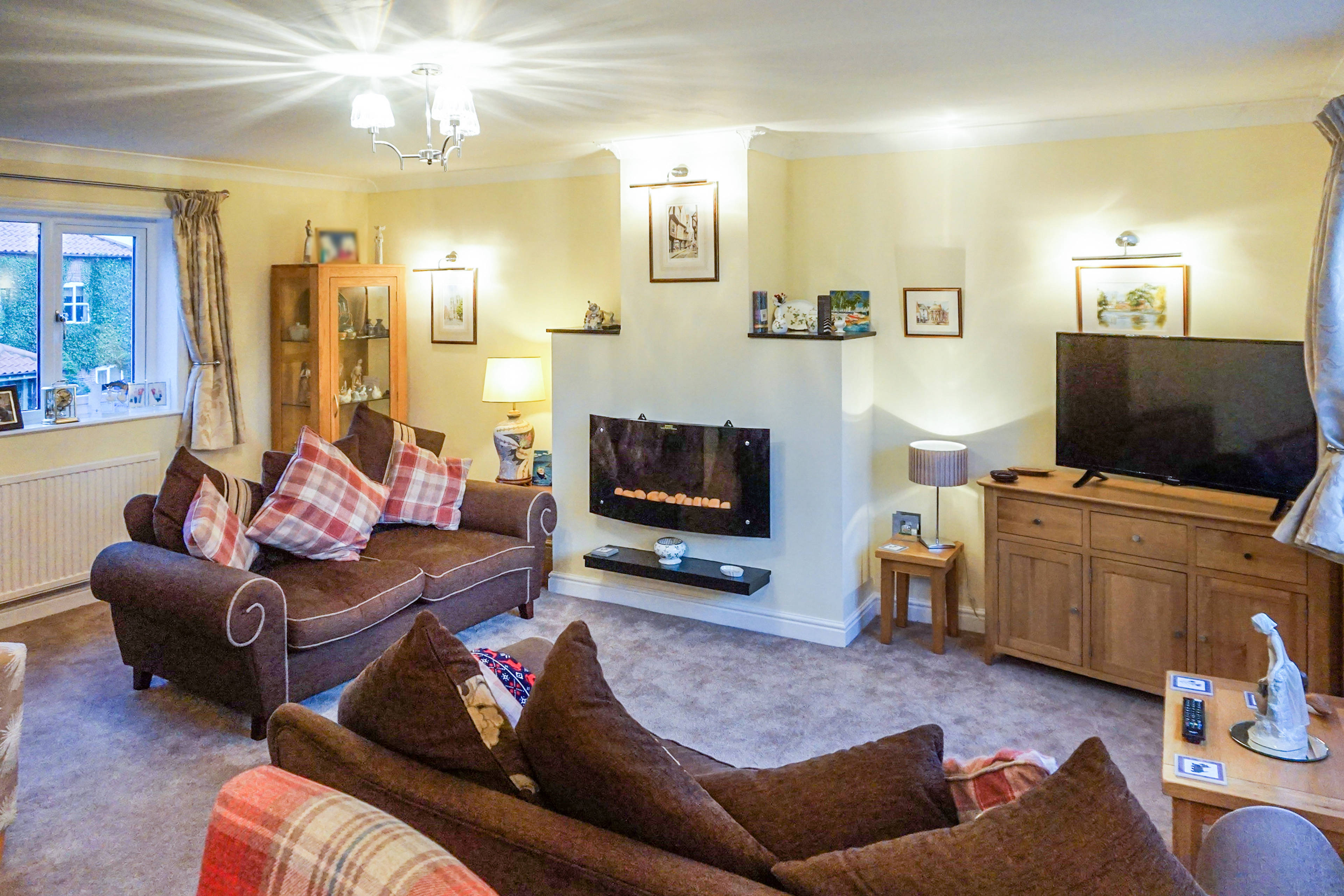 Lounge/Dining Room