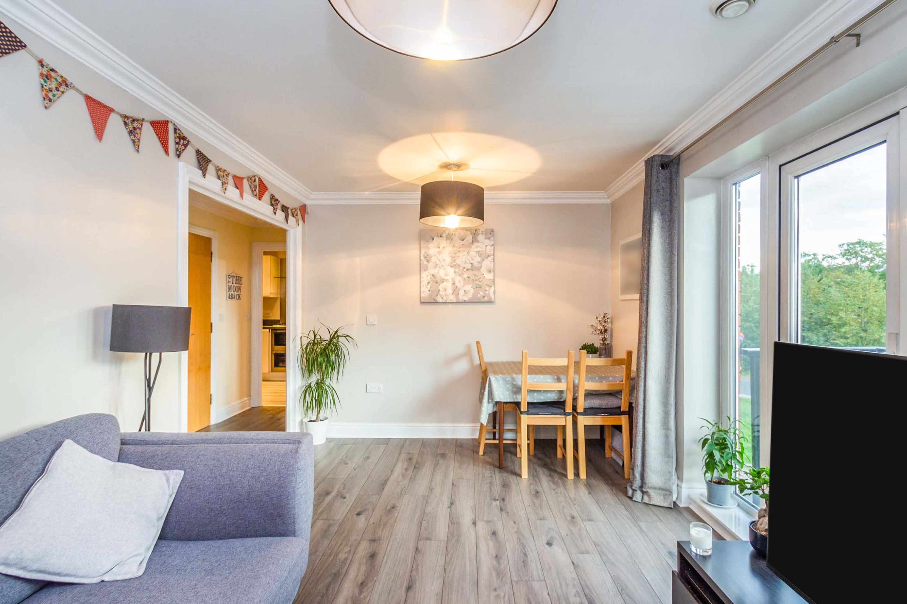 Lounge/Dining Room