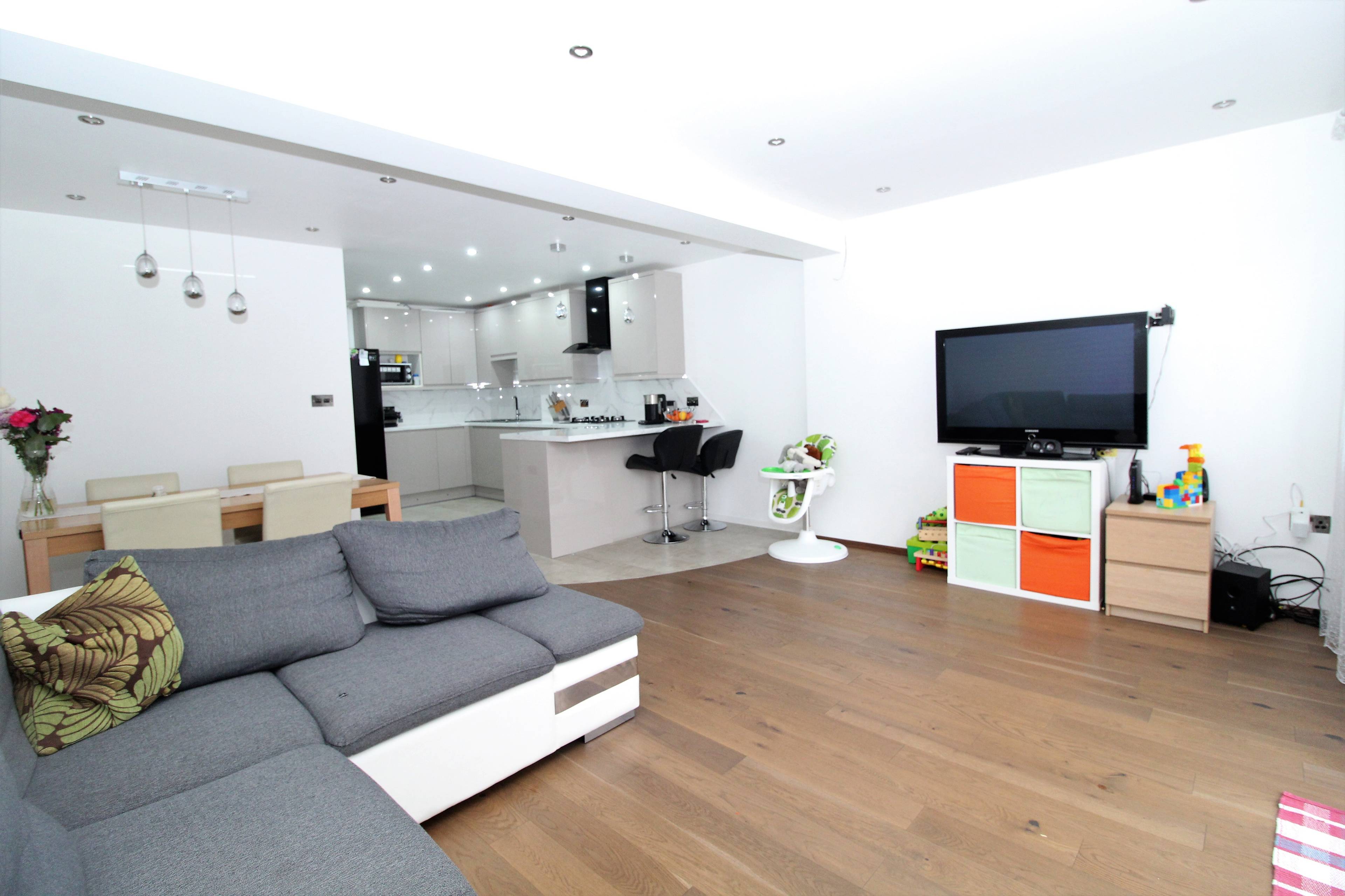Lounge/Dining Room
