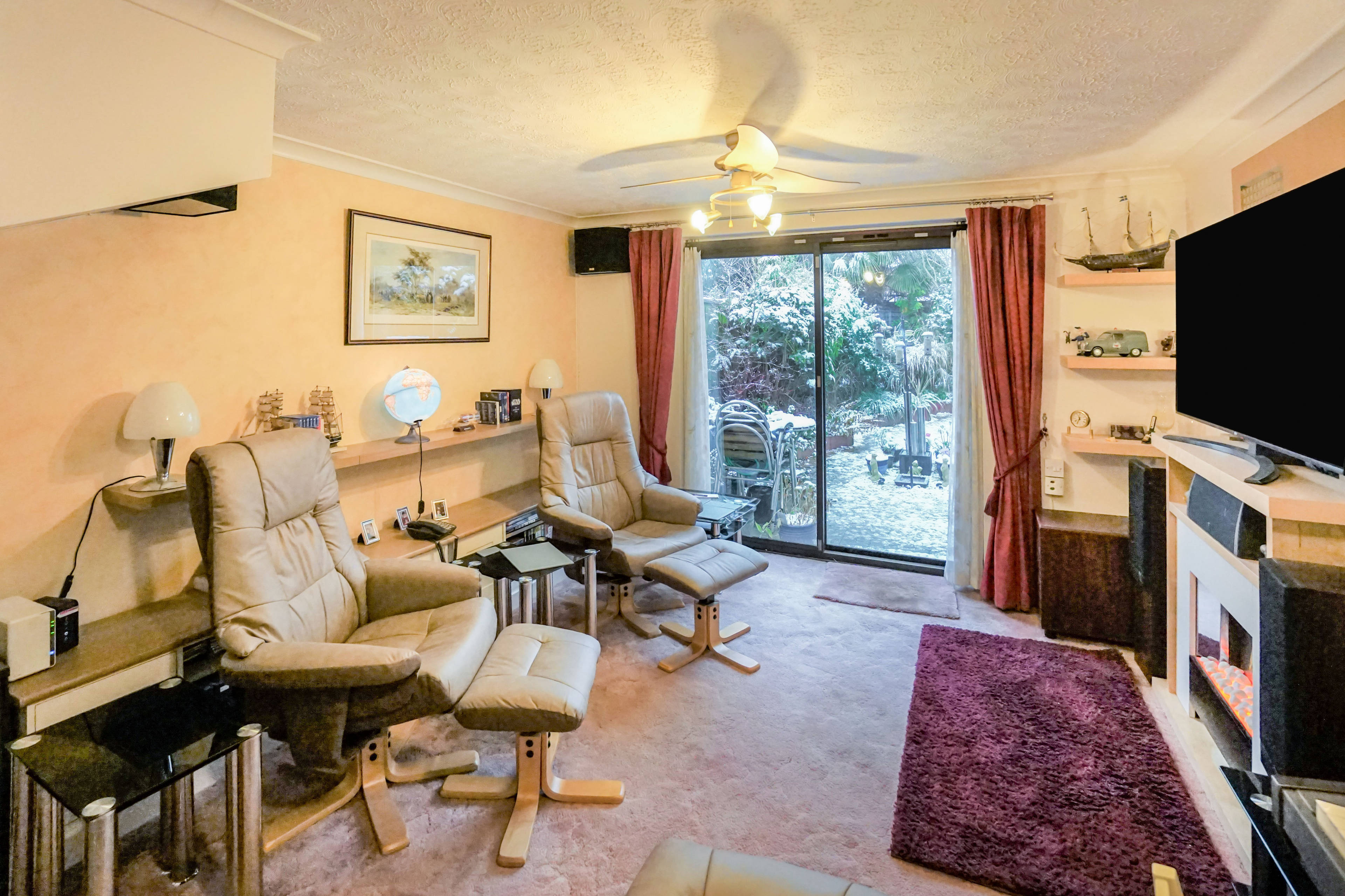 Lounge/Dining Room