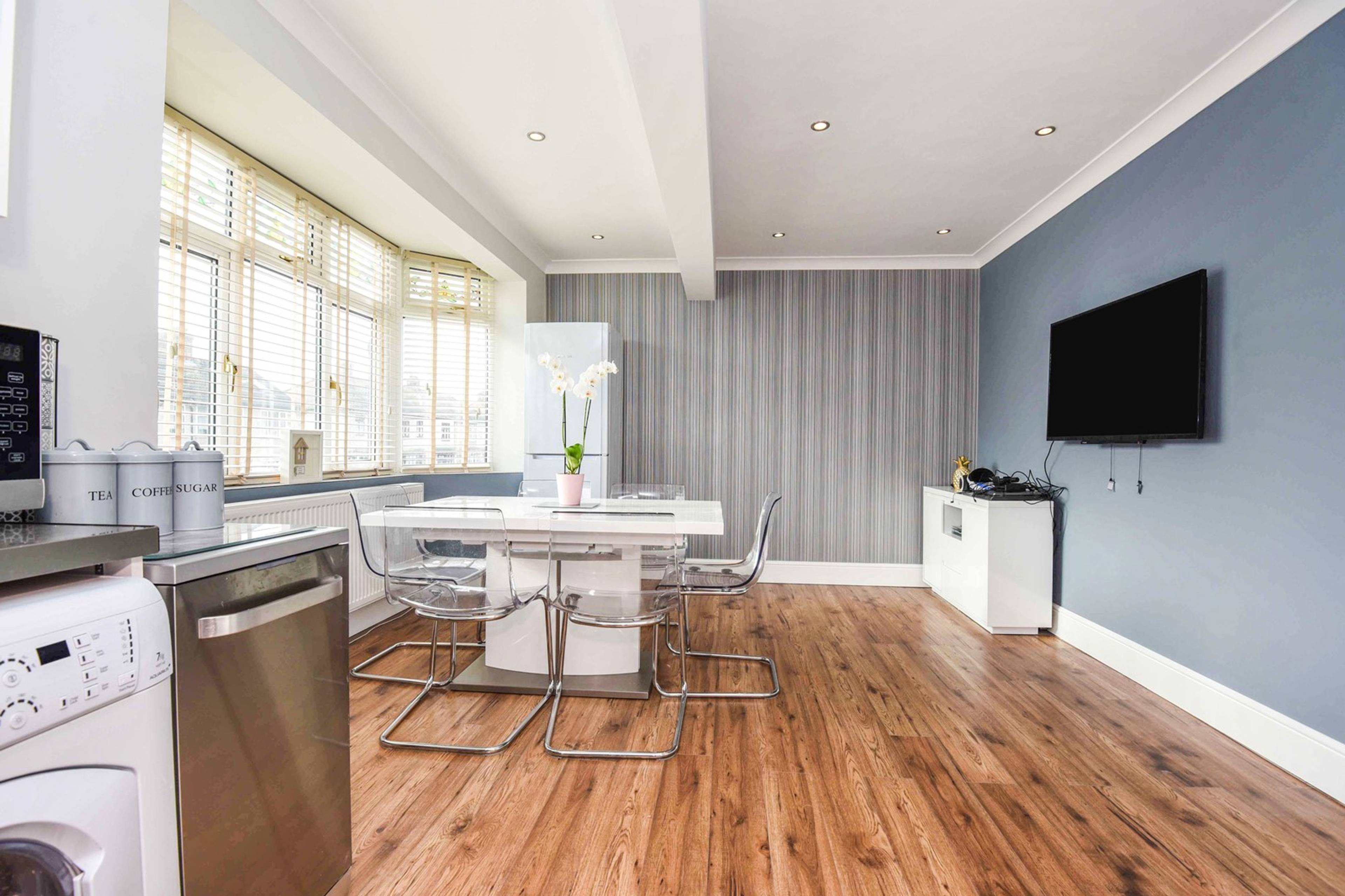 Lounge / Kitchen