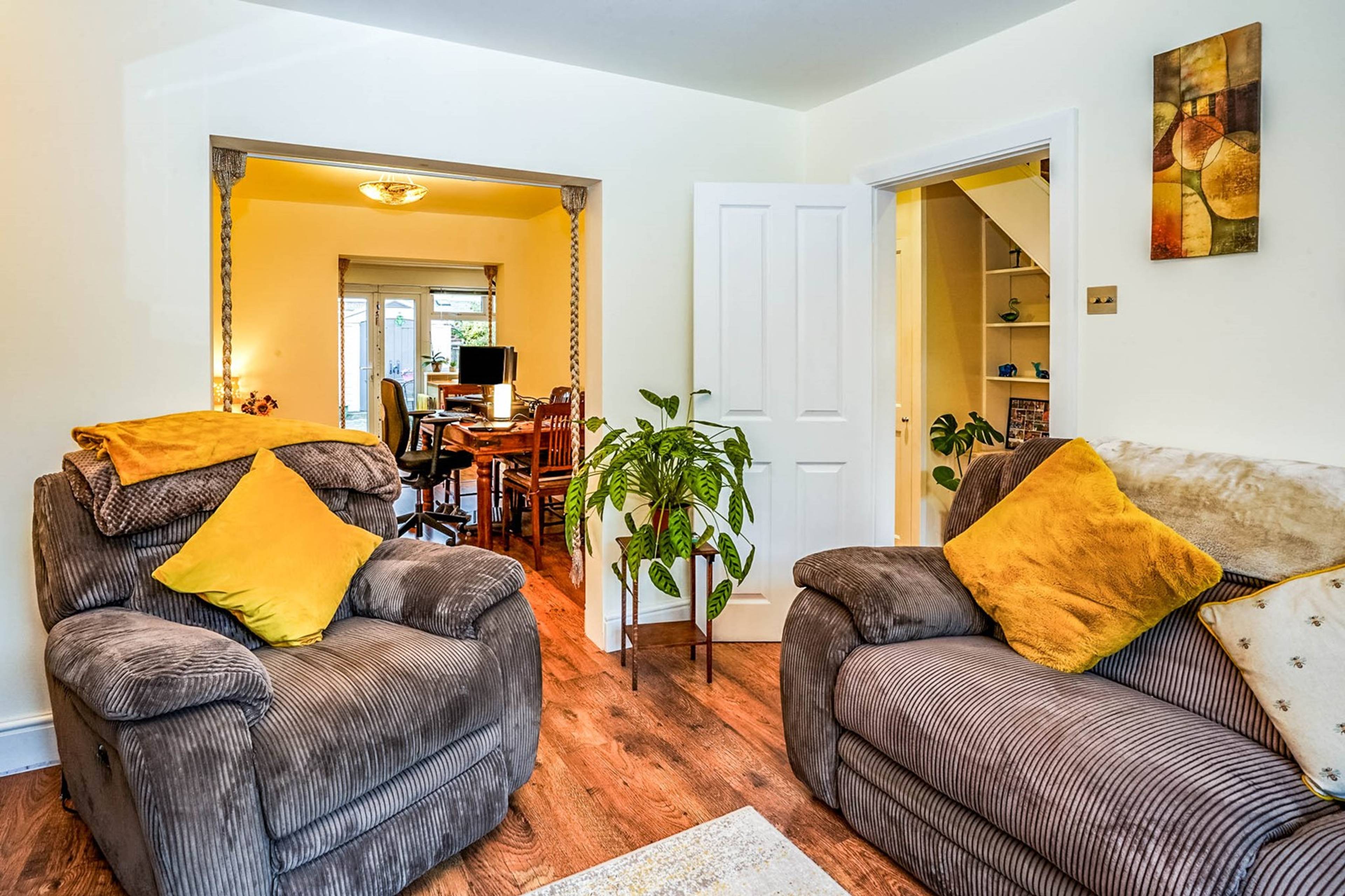 Lounge/Dining Room