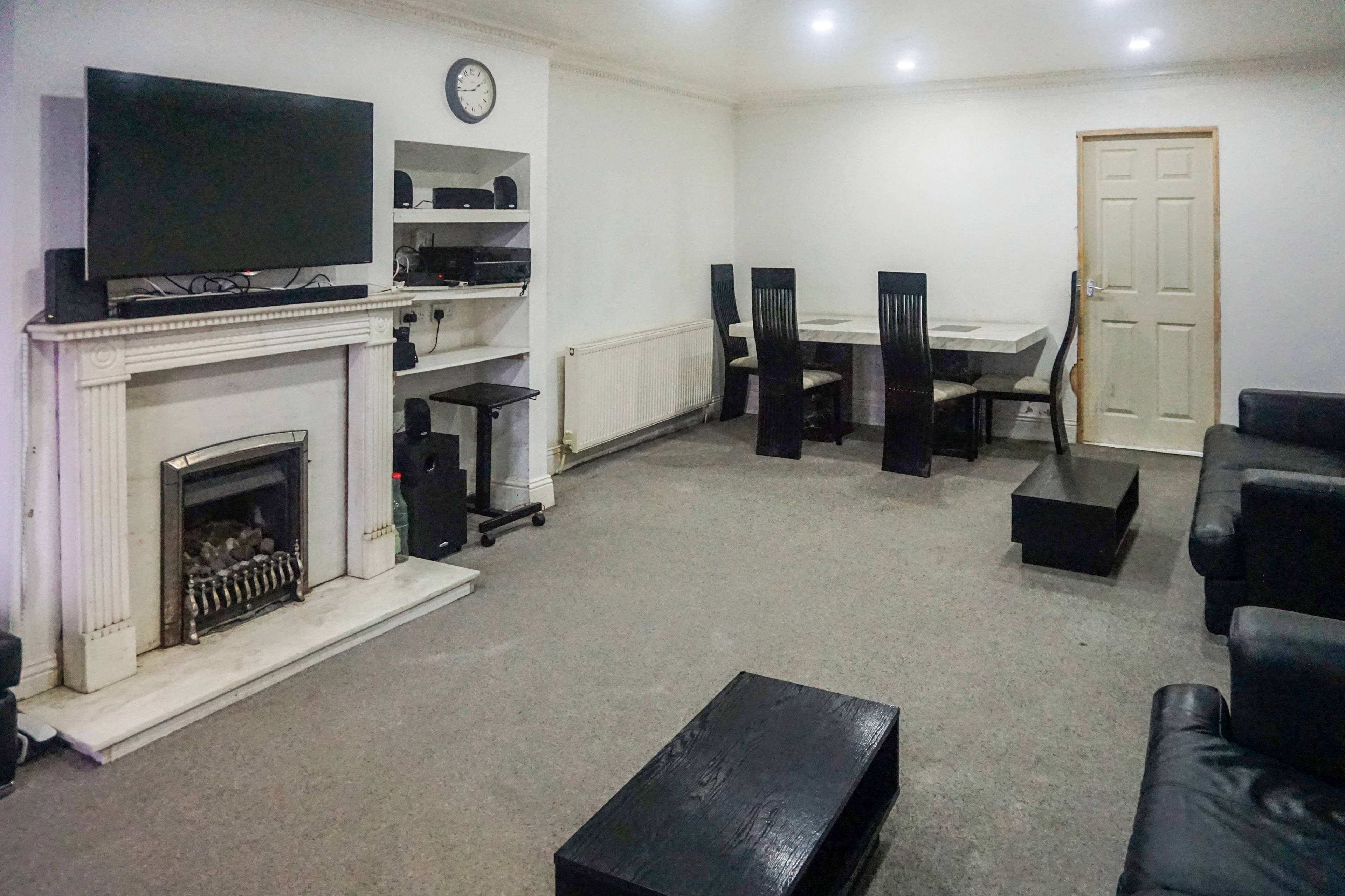 Lounge/Dining Room