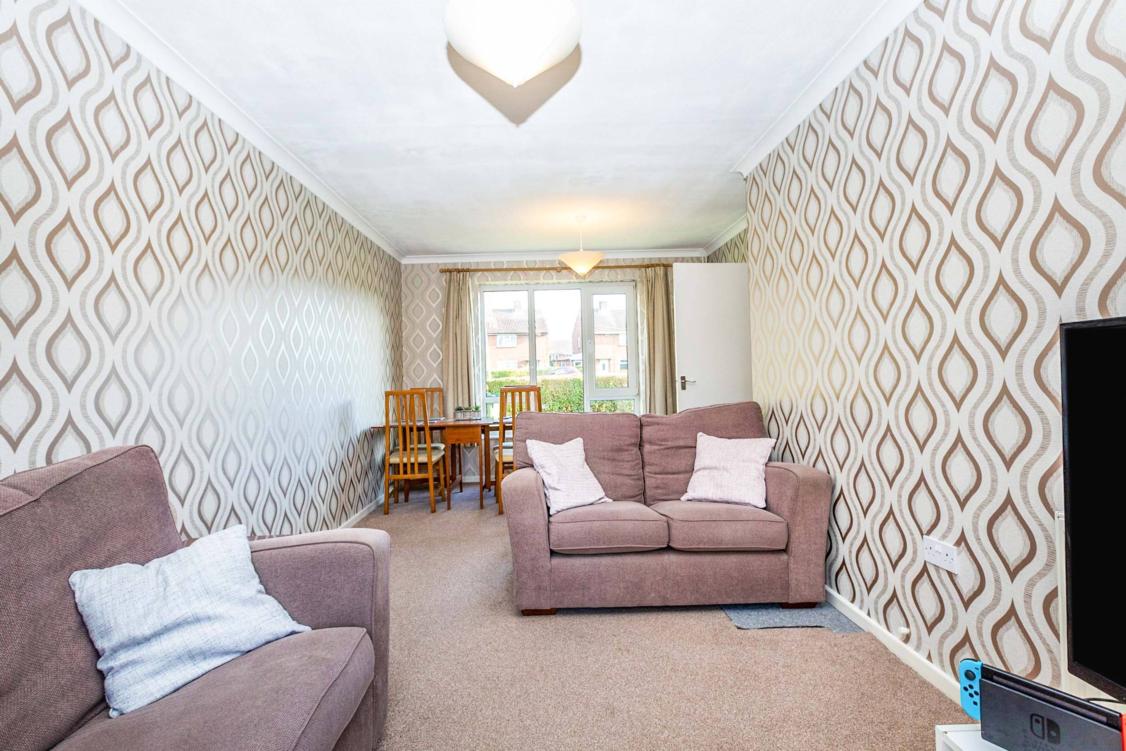 Lounge/Dining Room