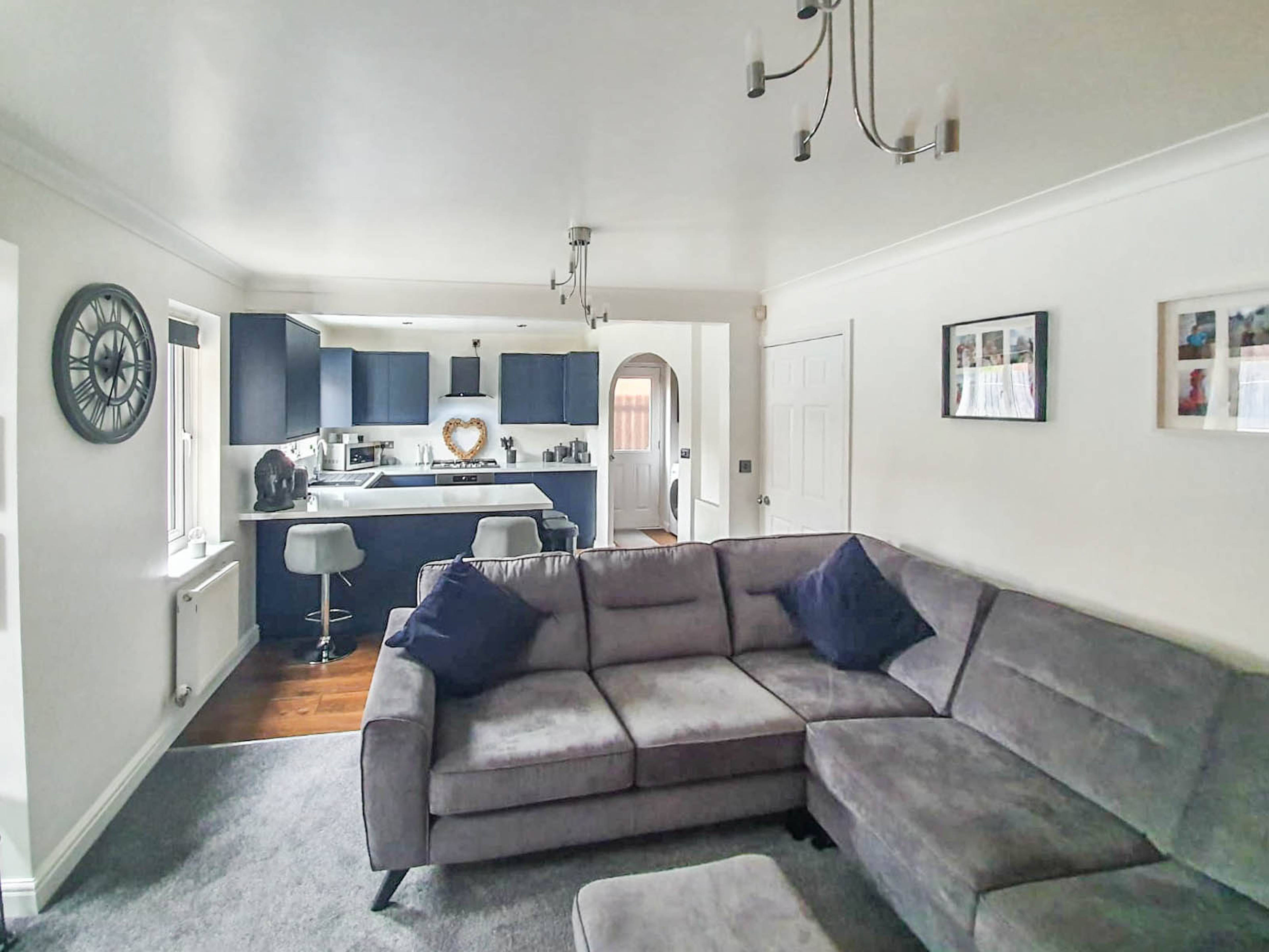 Lounge / Kitchen