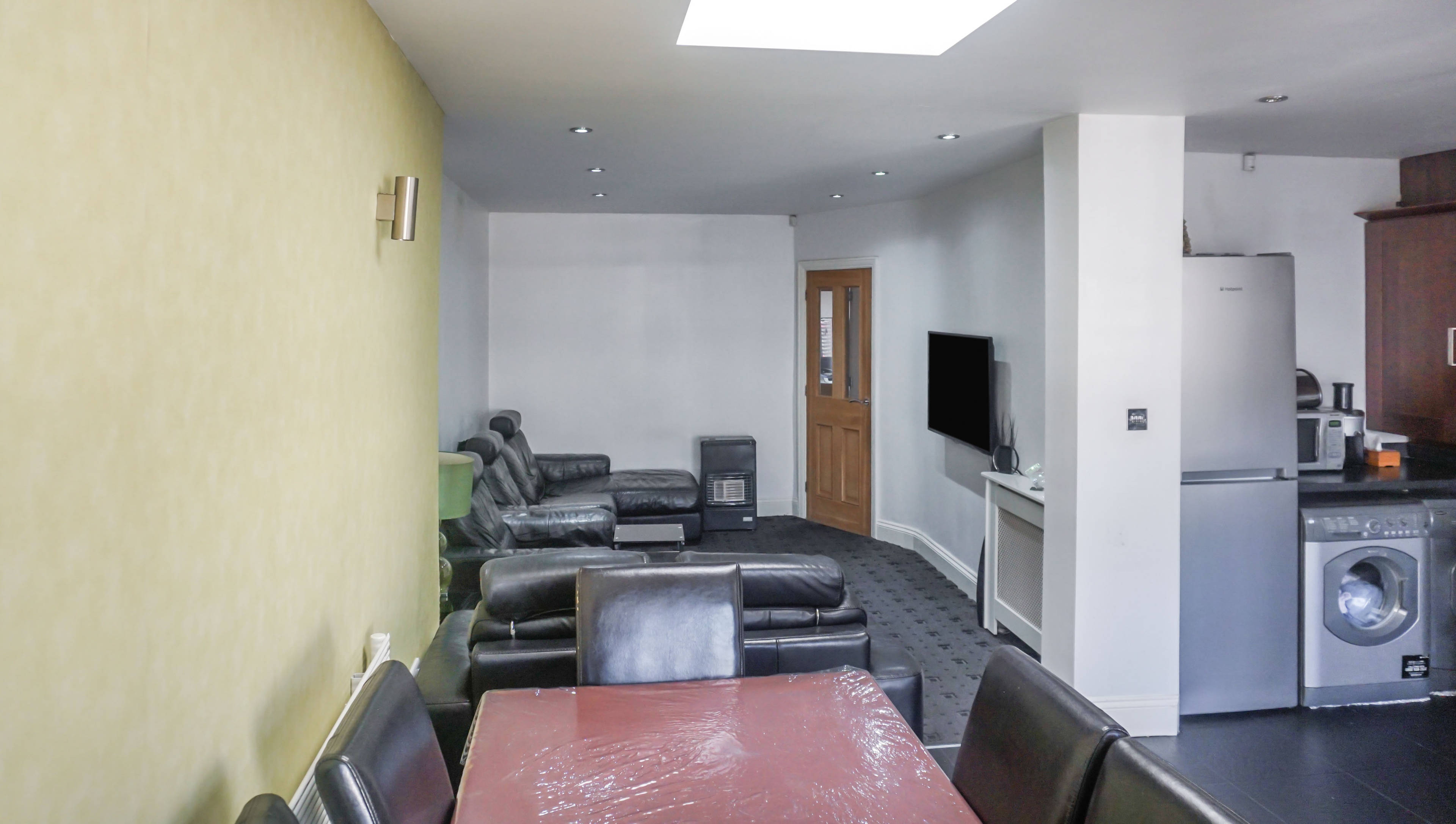 Lounge / Kitchen