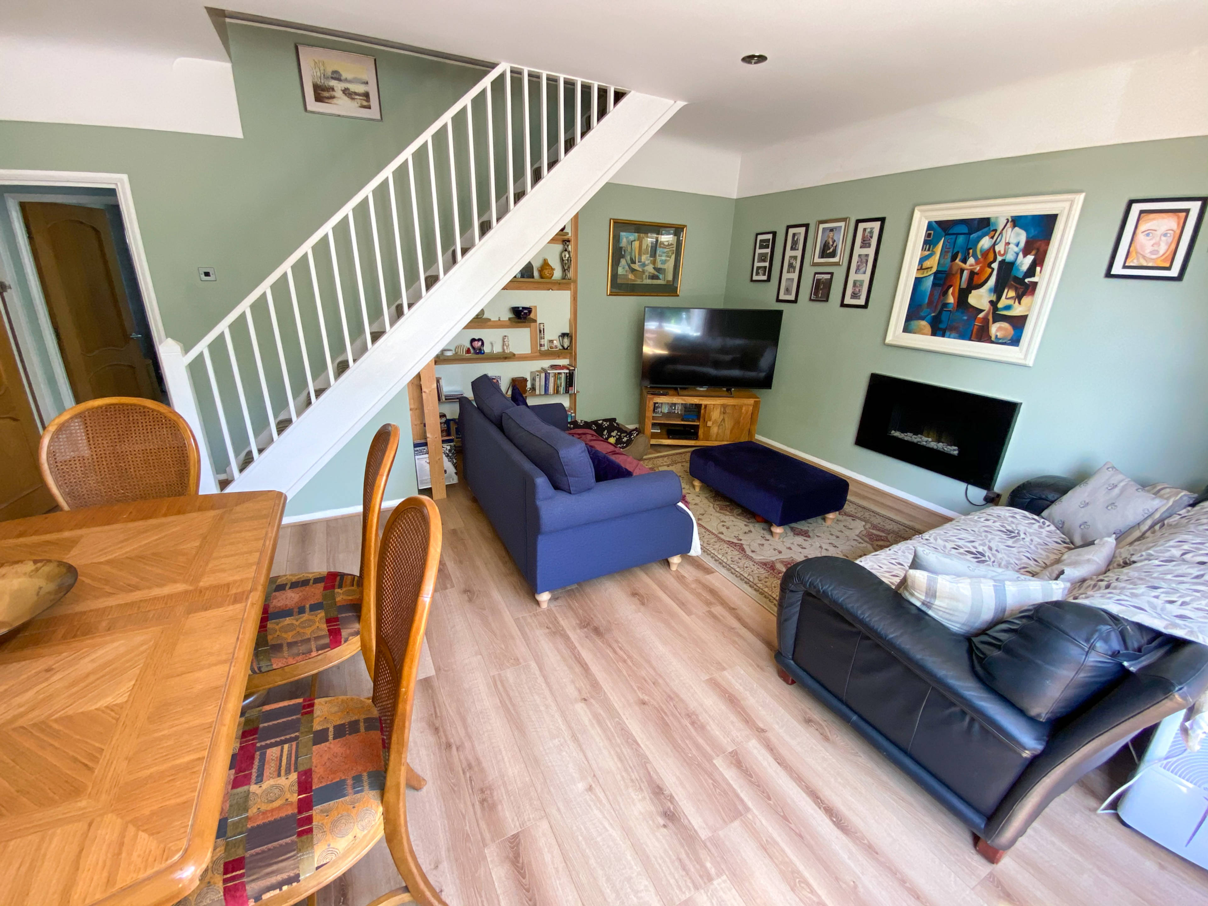 Lounge/Dining Room