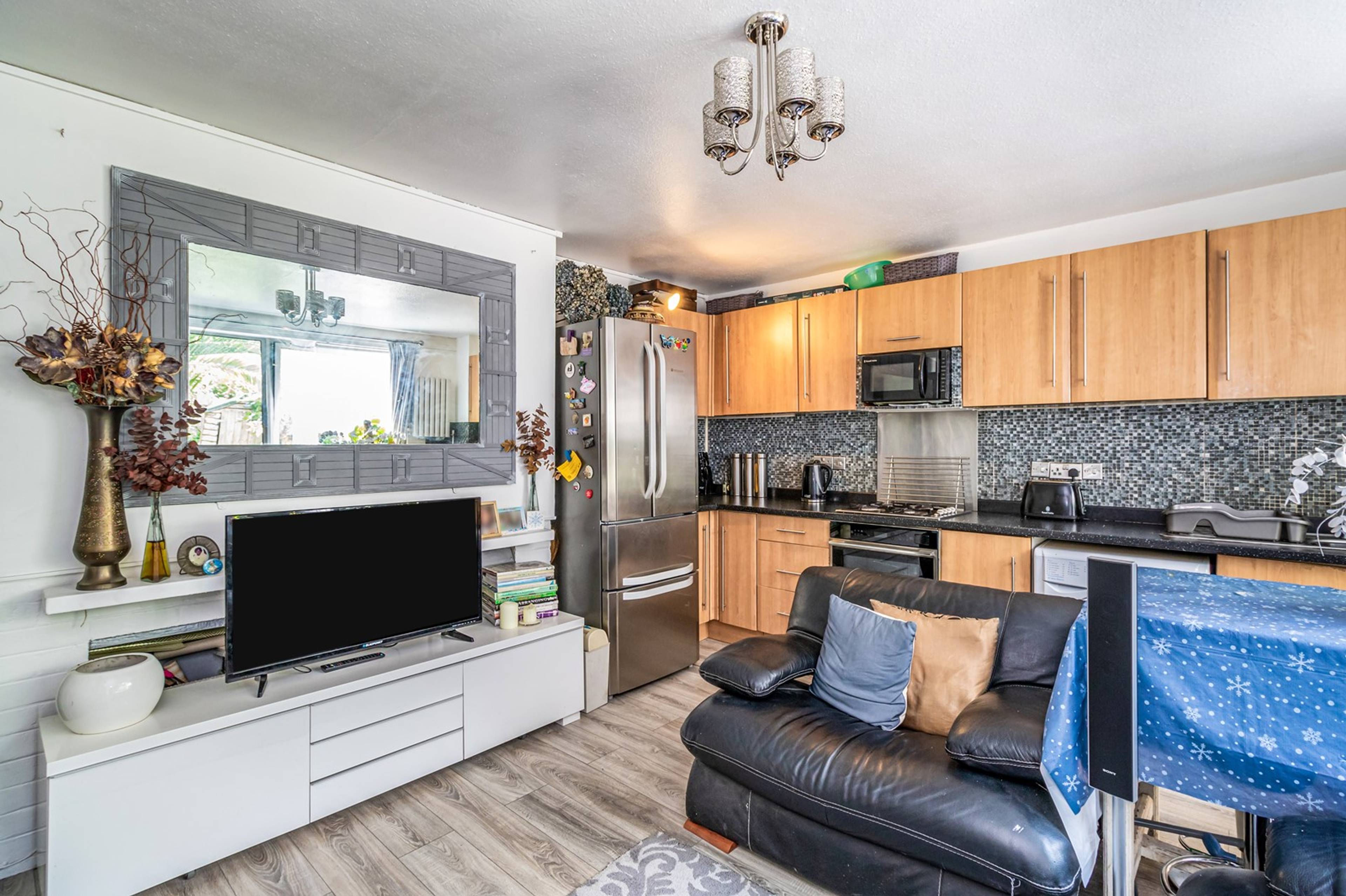 Lounge / Kitchen
