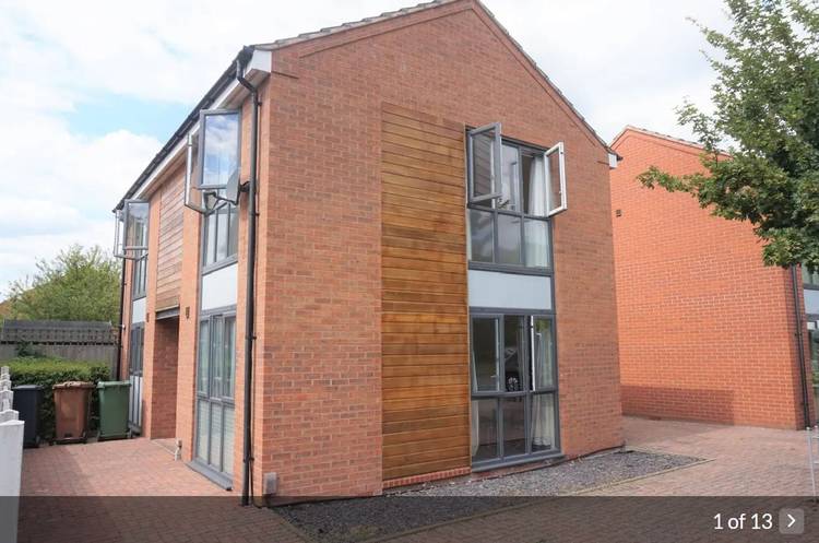 3 bedroom detached house