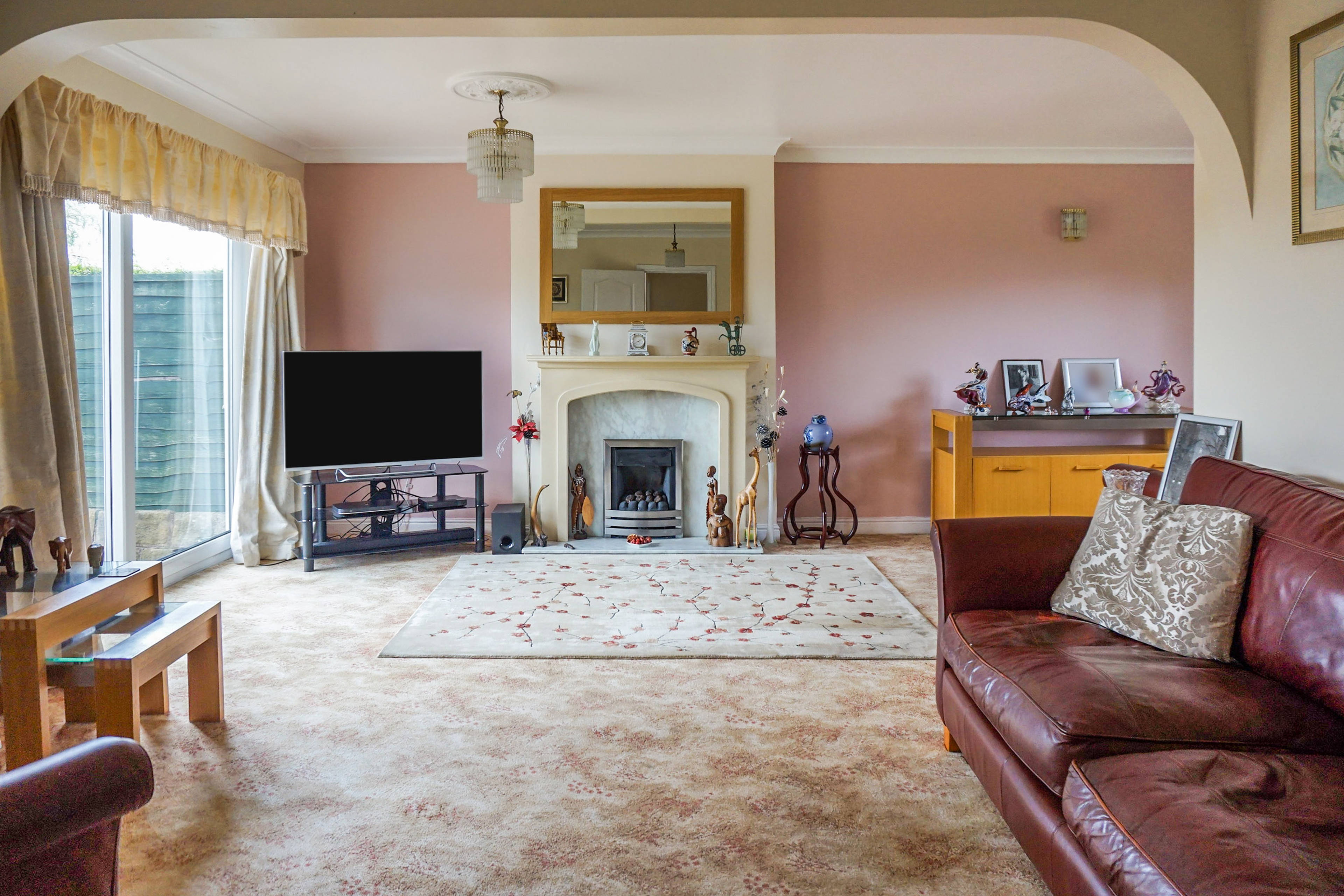 Lounge/Dining Room