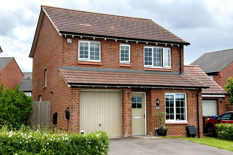 3 bedroom detached house