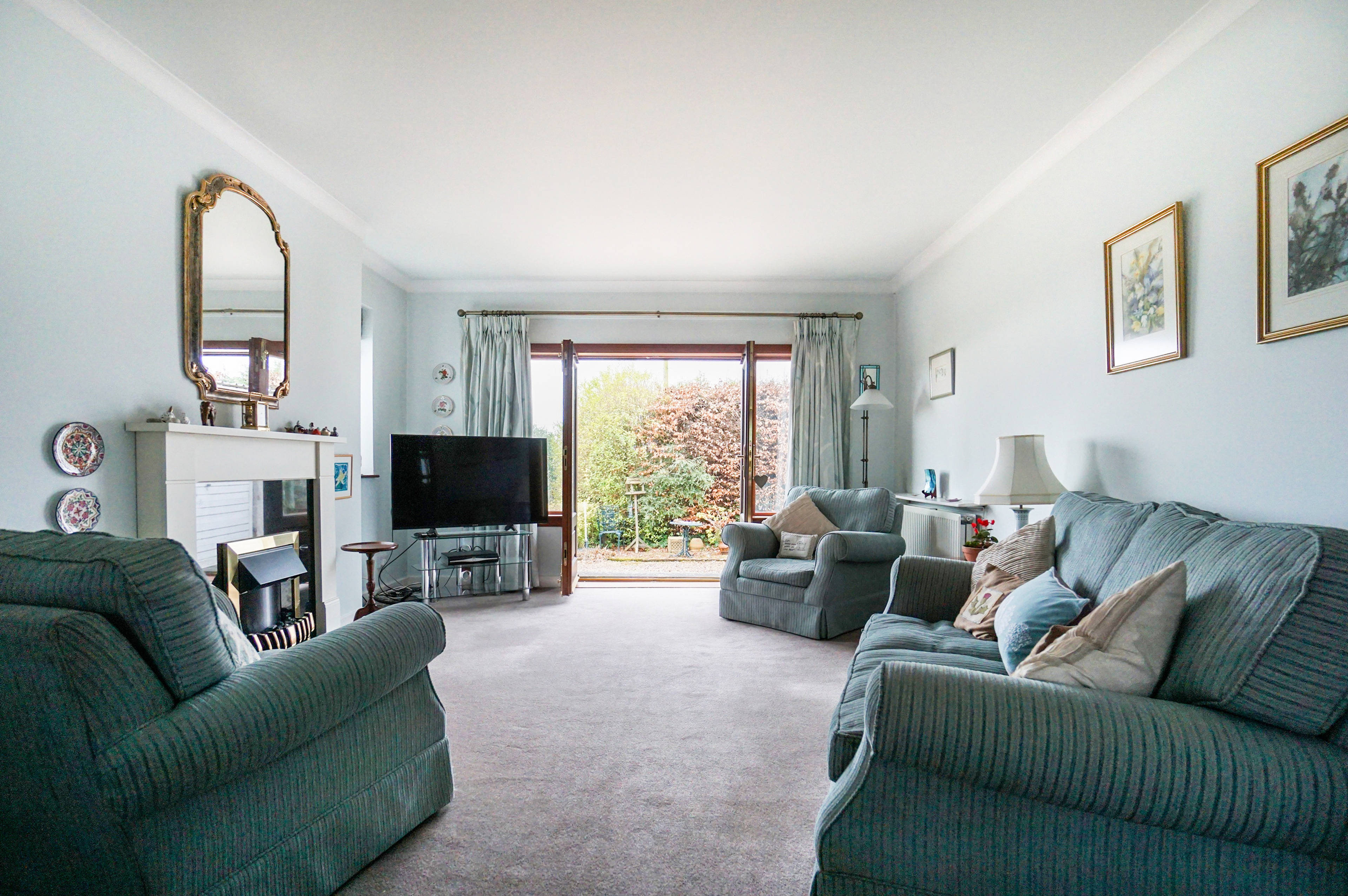 Lounge/Dining Room