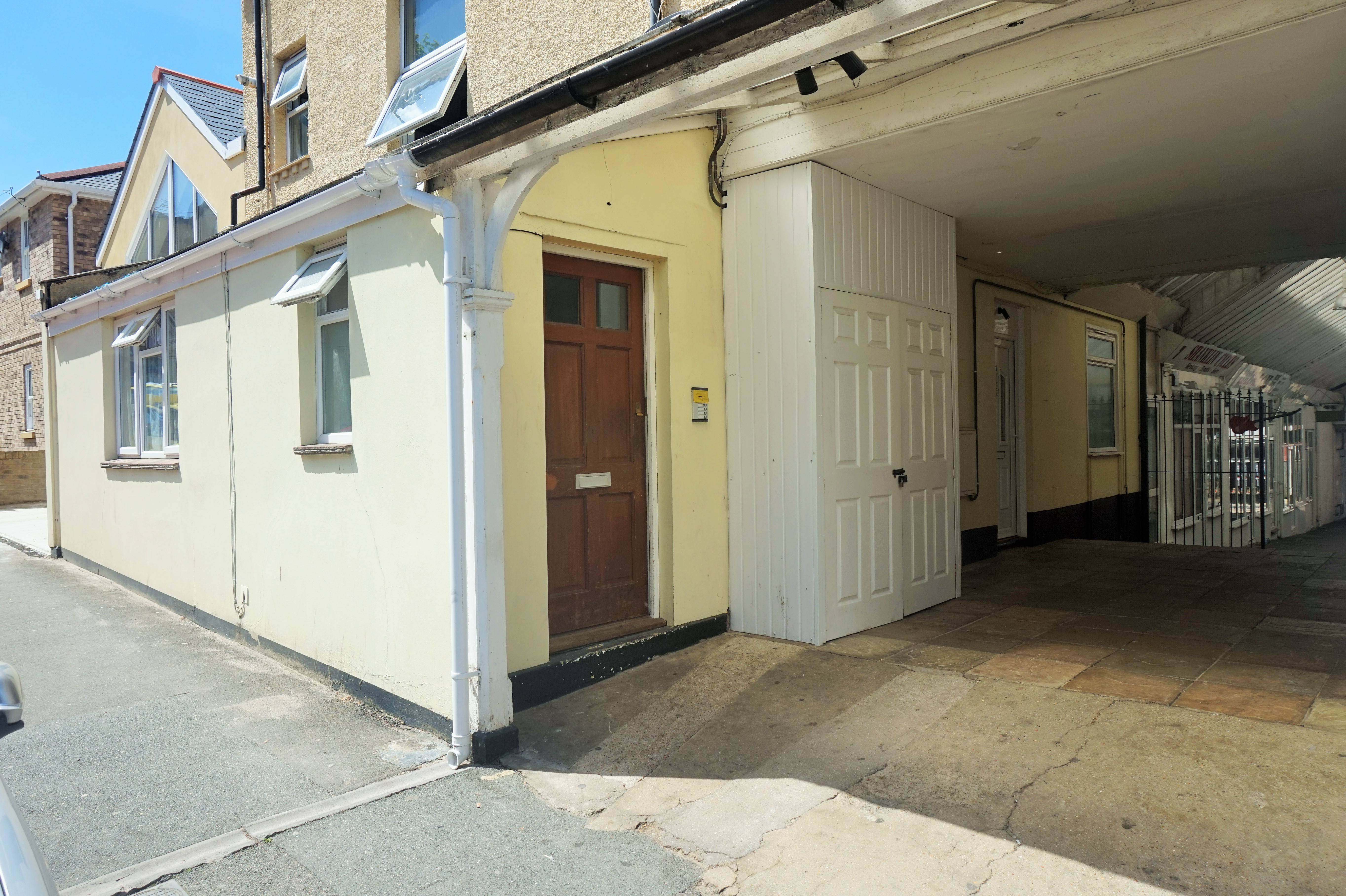 flat8-9 Yarborough Arcade